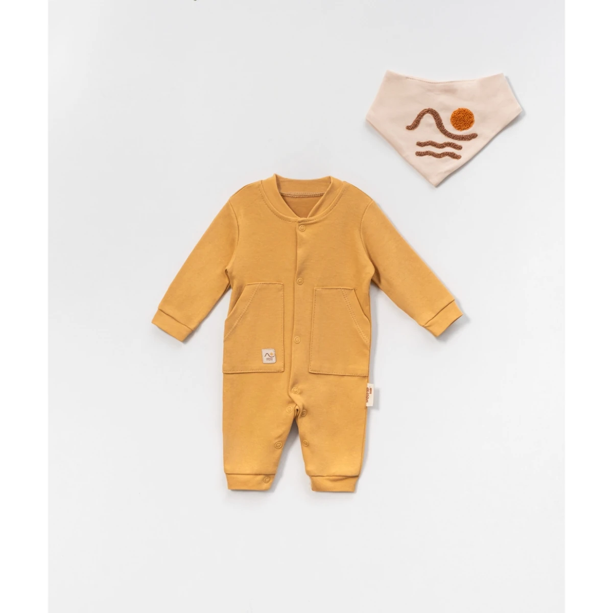 Önlüğü Nakışlı Cepli Erkek Bebek Tulum 
