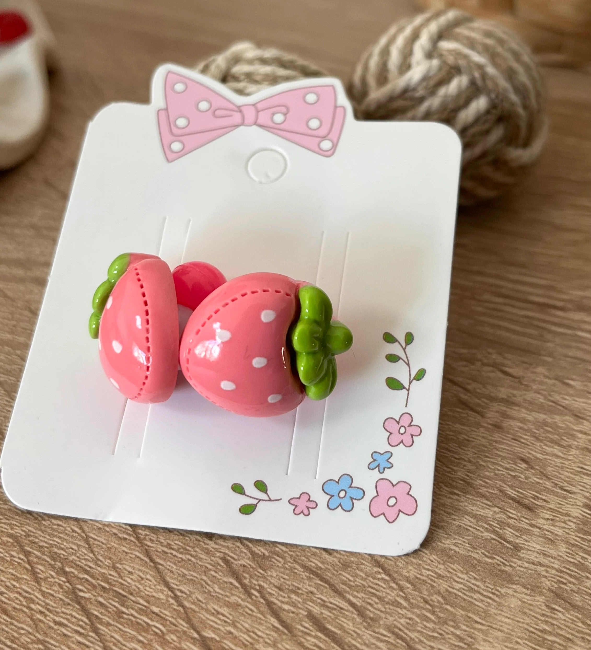 Çilek Figürlü Kız Çocuk Lastikli Toka 