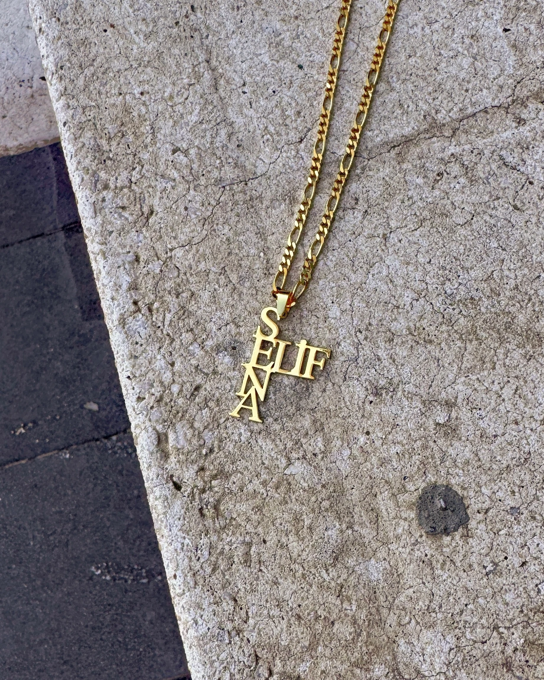 Dikey İsim Tasarımı Kolye