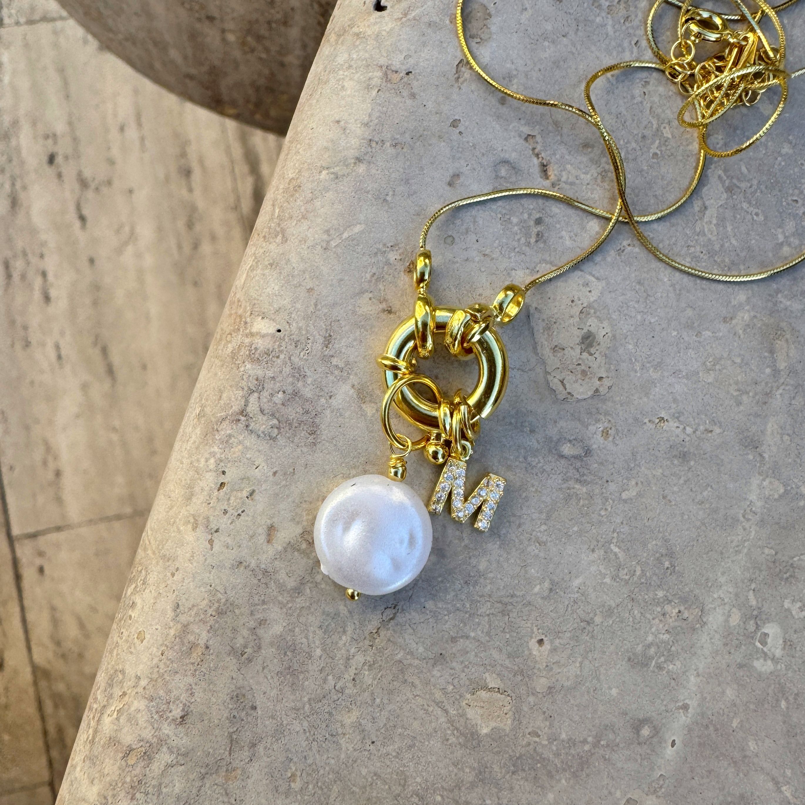 İncili Harf Charm Kolye
