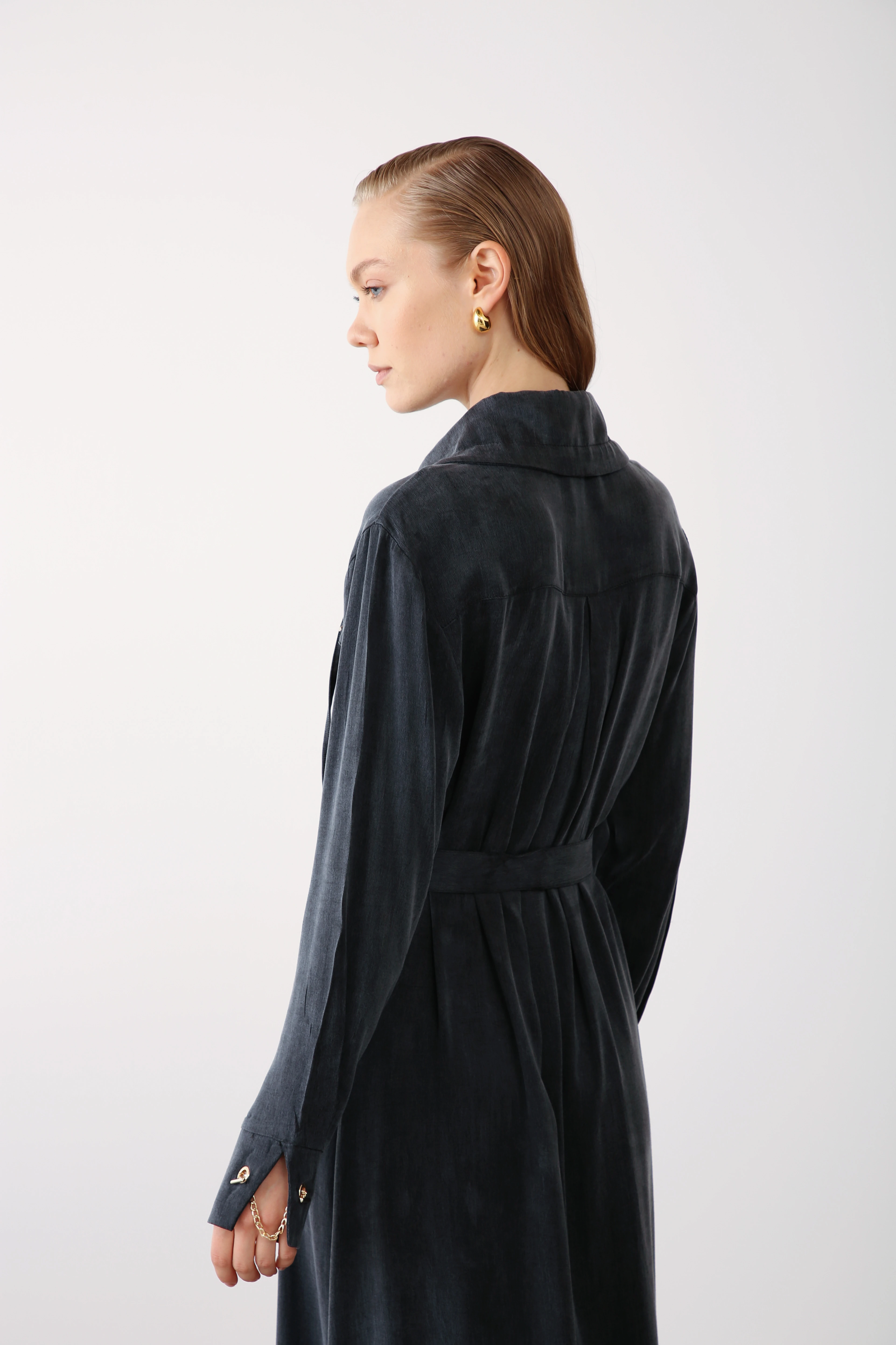 Zincir Detaylı Düğmeli Kuşaklı Elbise