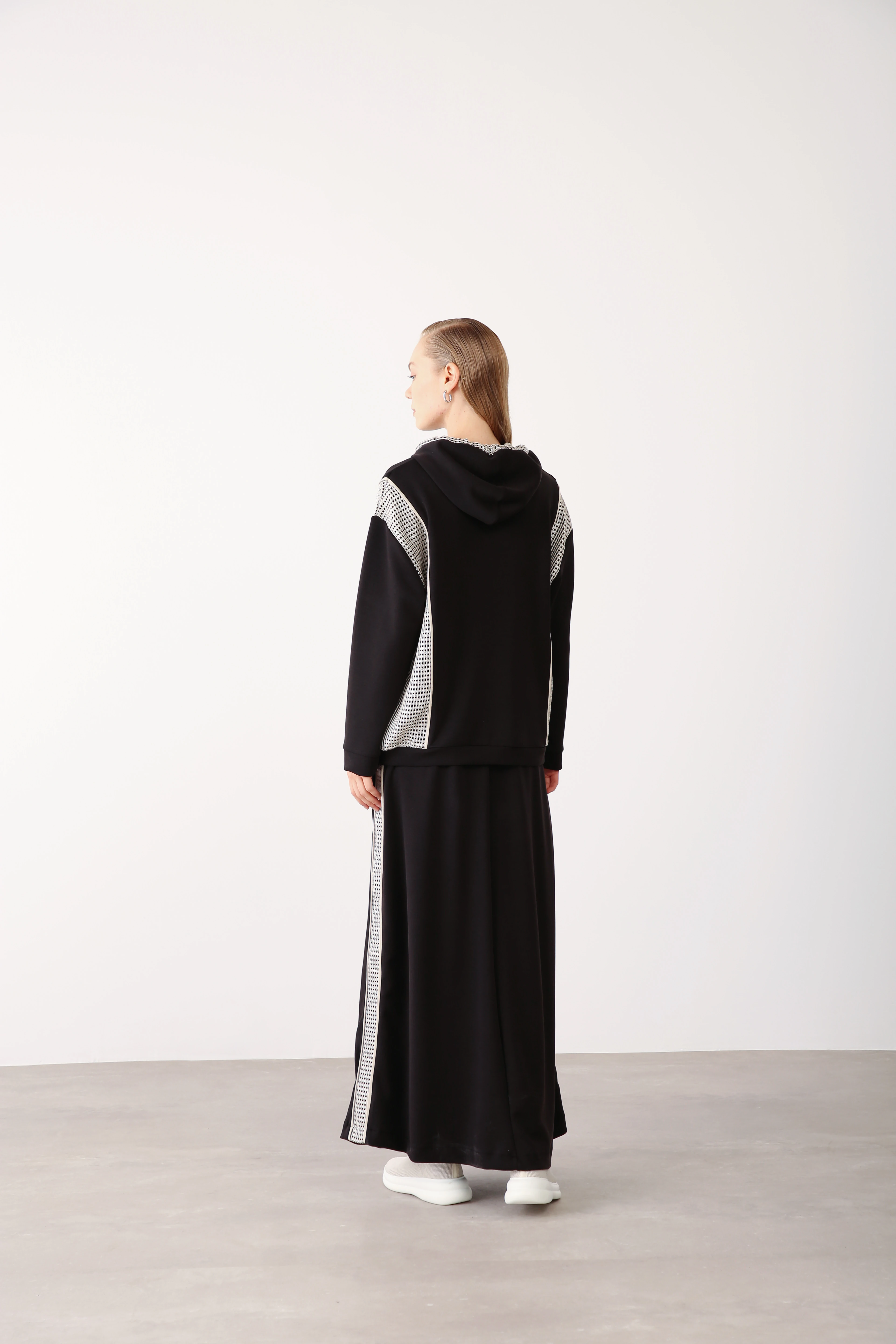 Örgü File Detaylı Çiçek Aplikeli Kapüşonlu Sweatshirt Modal Pamuk Etek İkili Takım