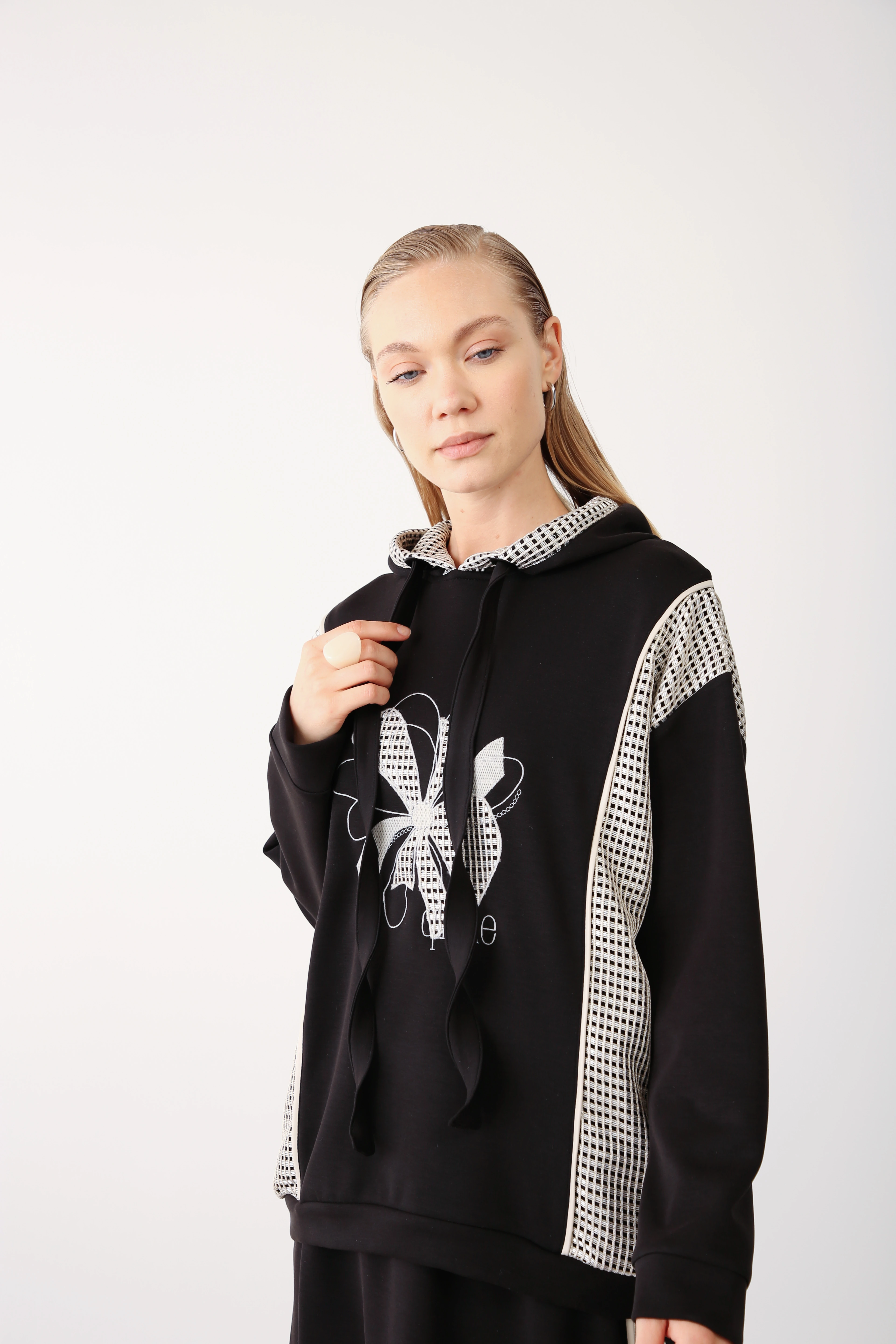 Örgü File Detaylı Çiçek Aplikeli Kapüşonlu Sweatshirt Modal Pamuk Etek İkili Takım