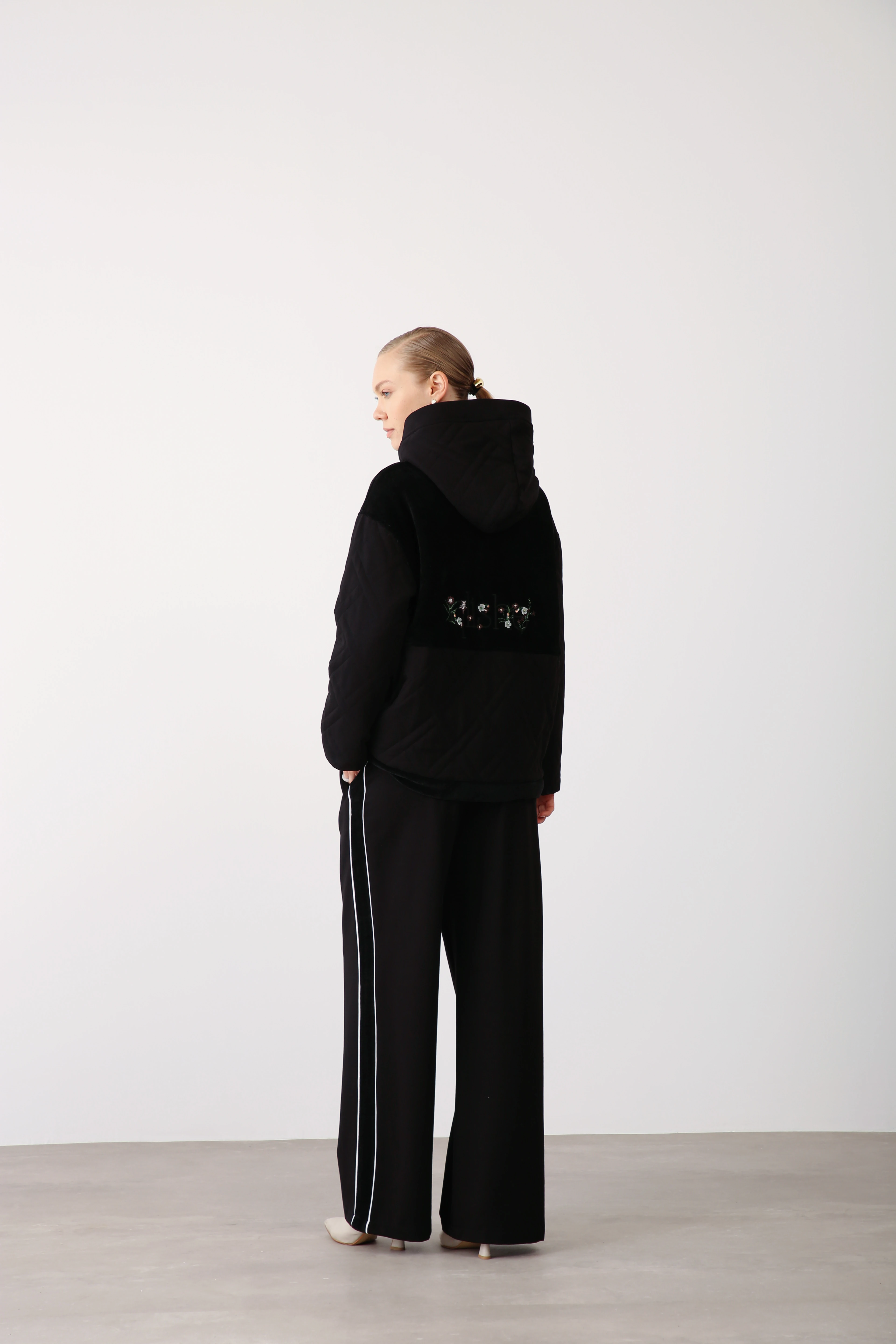 Kapitone Fitilli Cep İşlemeli Kapüşonlu Ceket  Pantolon İkili Takım