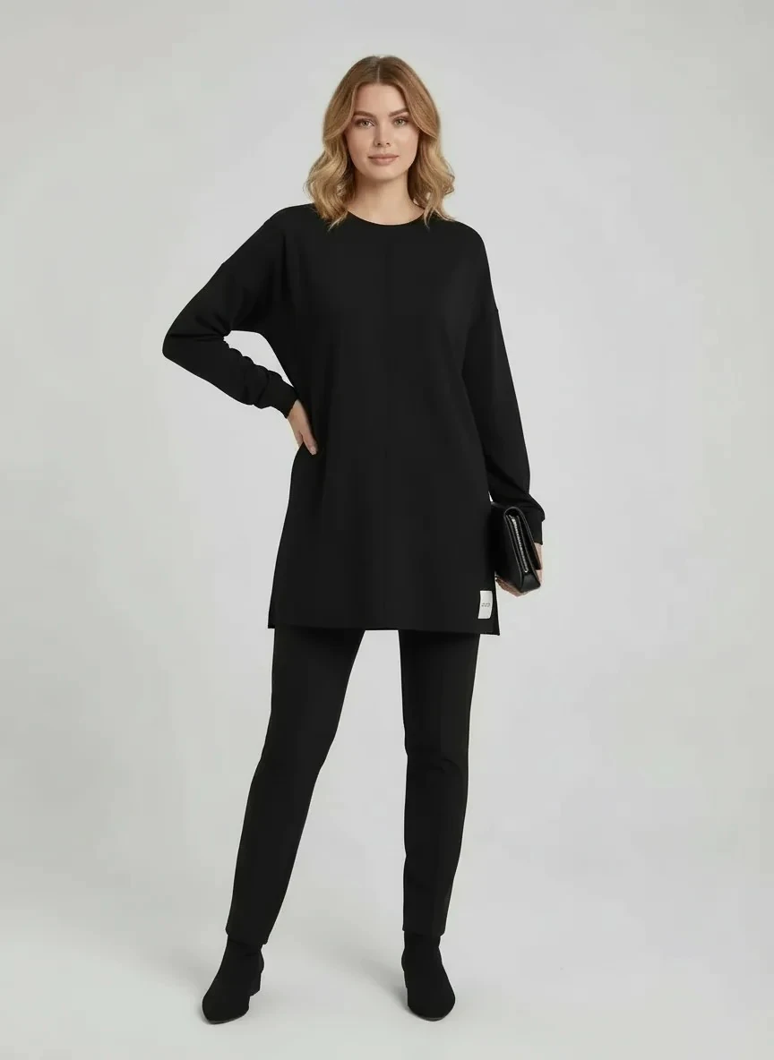 Akıcı Formlu Modern Kesim Yan Detaylı Uzun Tunik - Siyah
