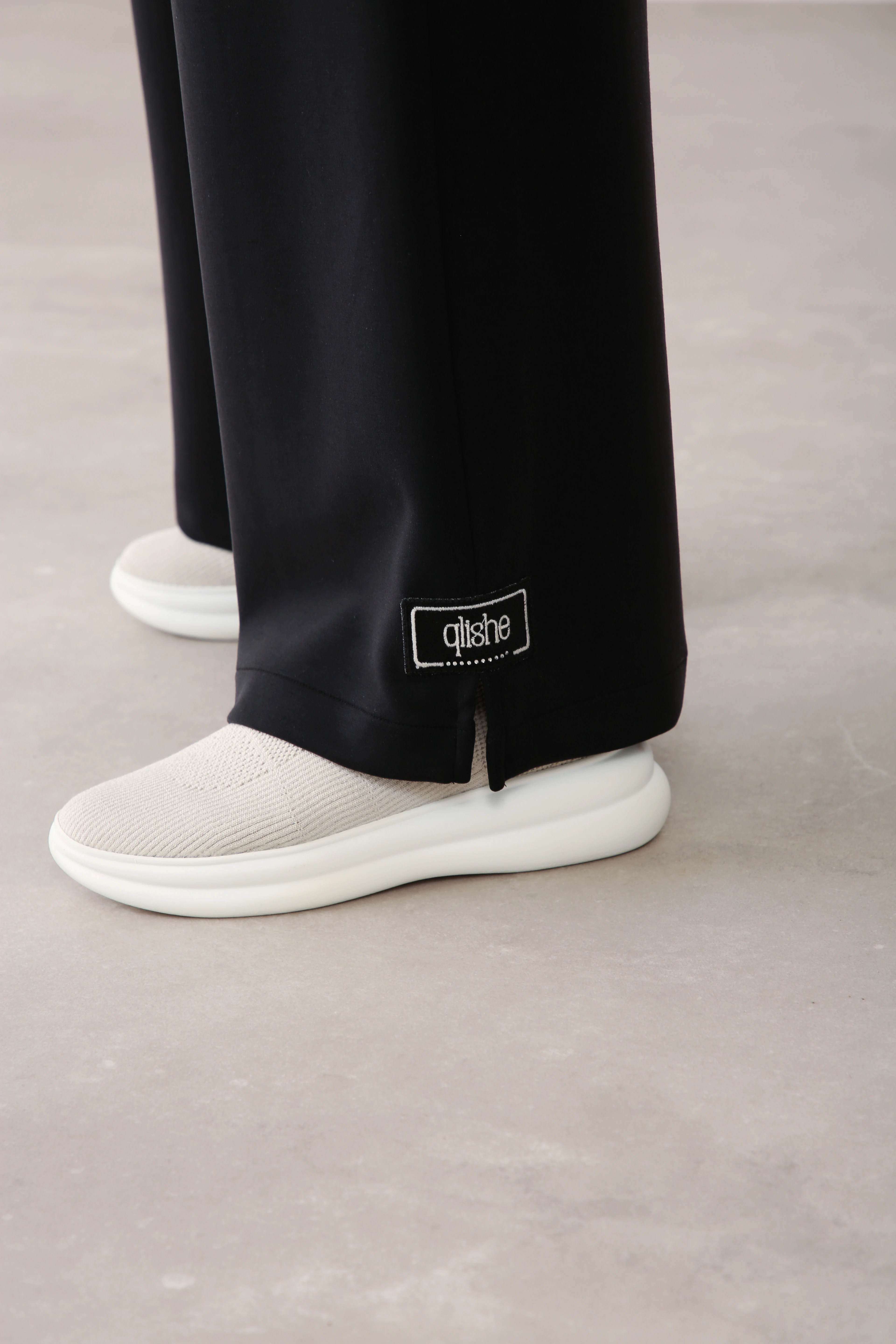 Kapüşonlu Ceket ve Geniş Paça Pantolon İkili Takım