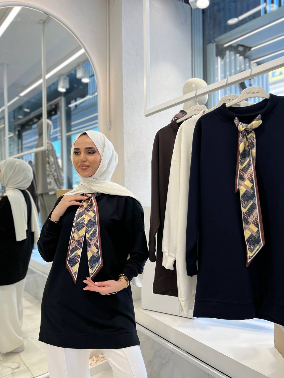 Dökmeli Tok Formlu Fular Detaylı Uzun Tunik - Siyah