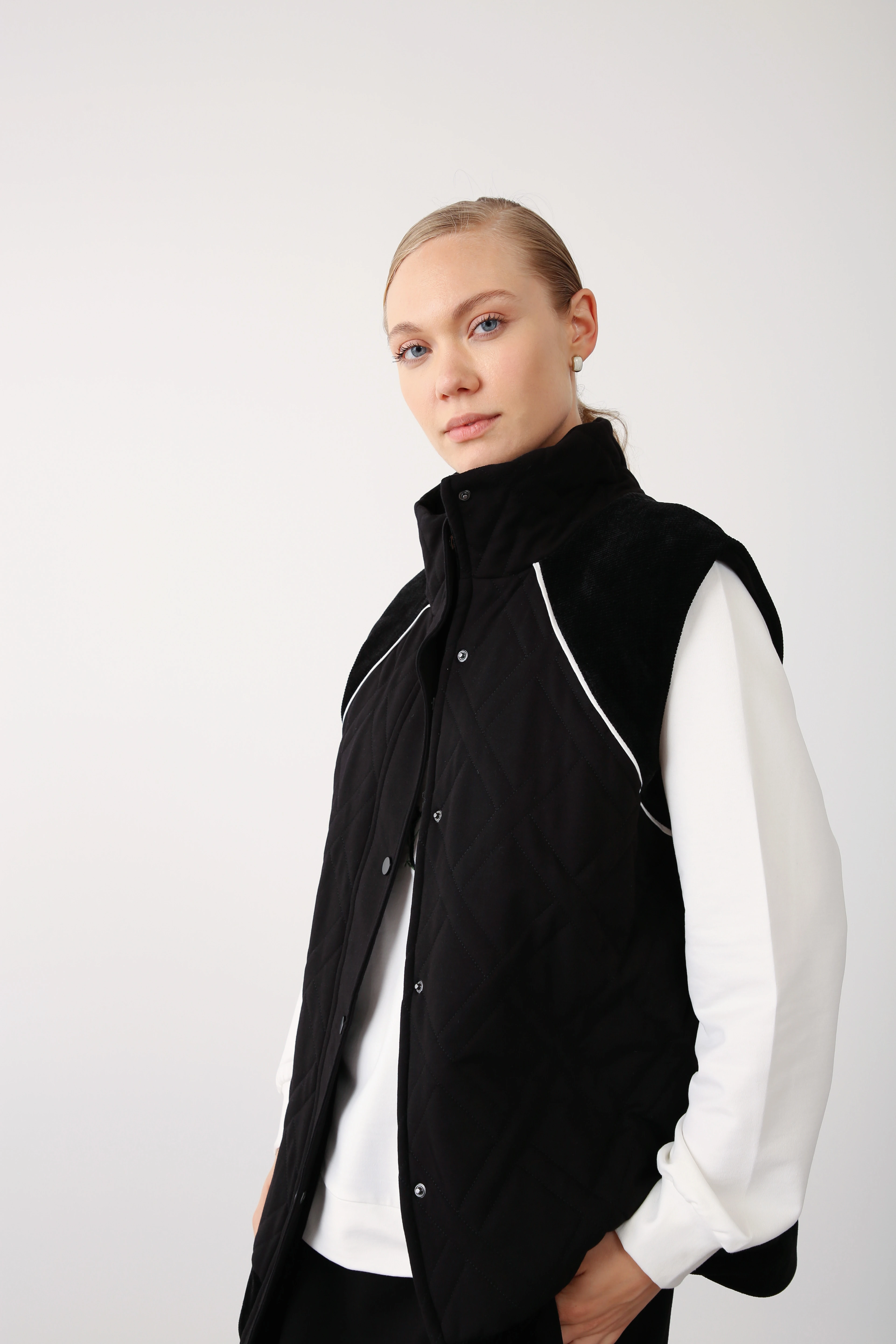 Kapitone Detaylı Aplikeli Üçlü Takım