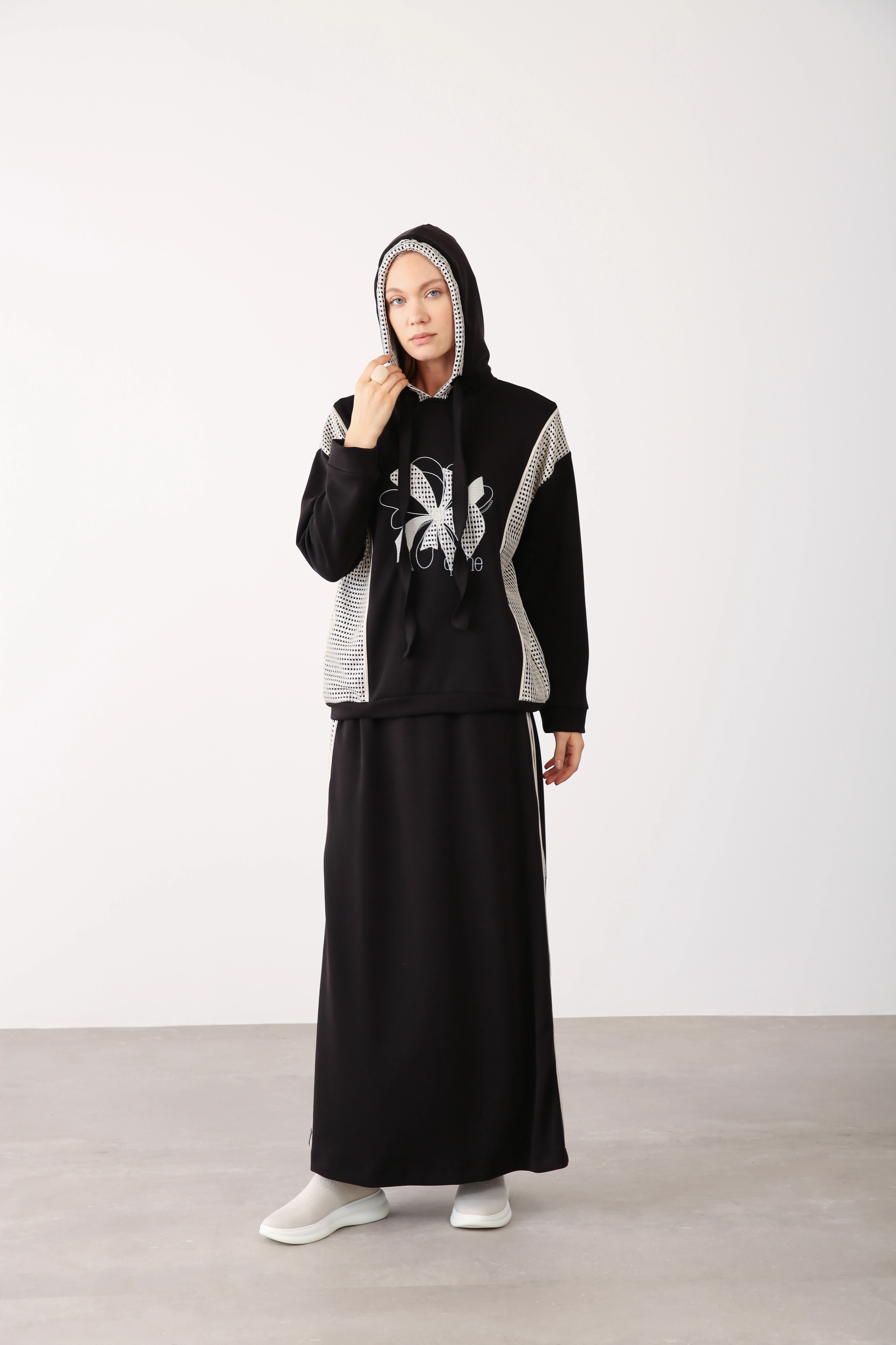 Örgü File Detaylı Çiçek Aplikeli Kapüşonlu Sweatshirt Modal Pamuk Etek İkili Takım