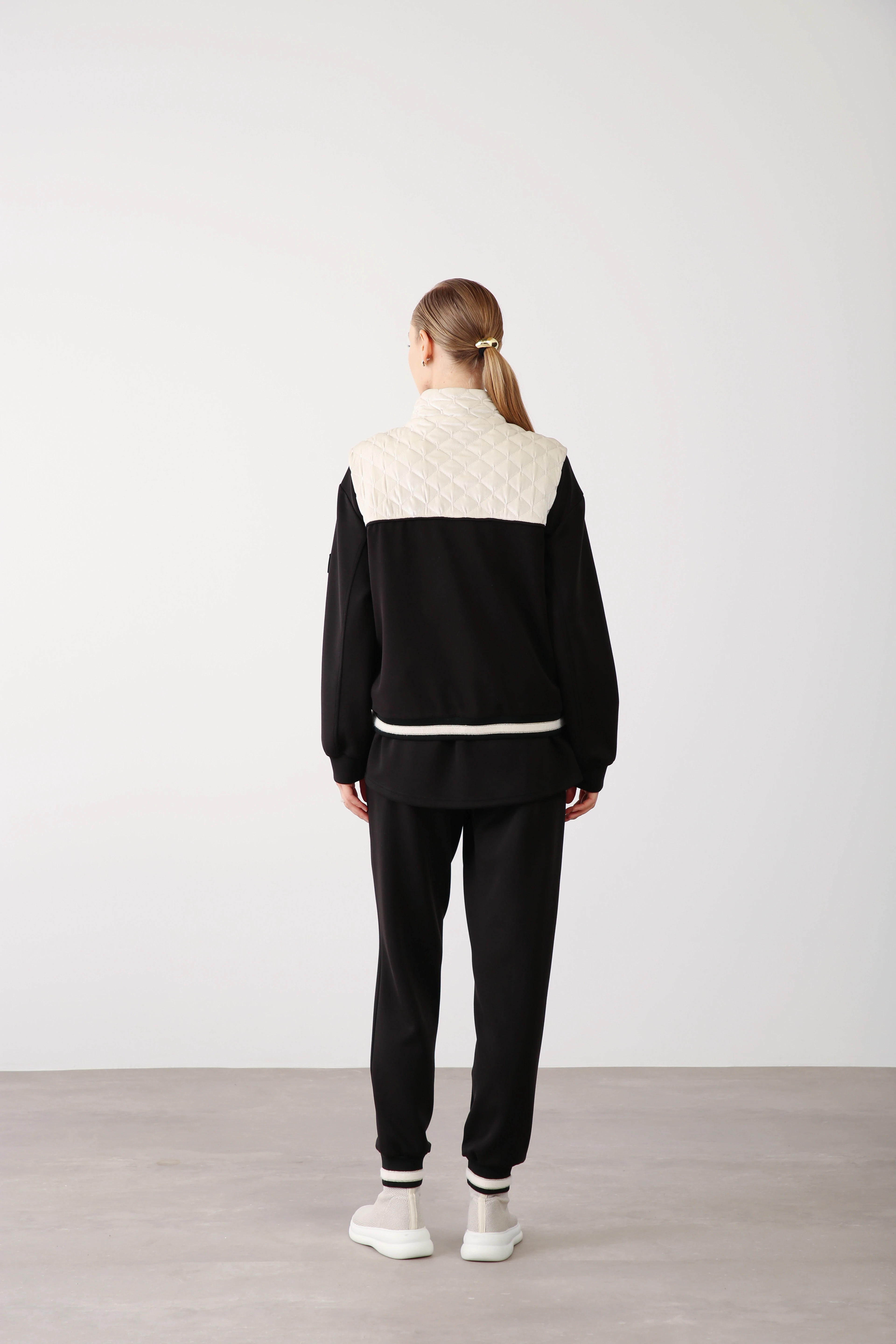 Kapitone Detaylı Üçlü Sweatshirt Yelek Takım