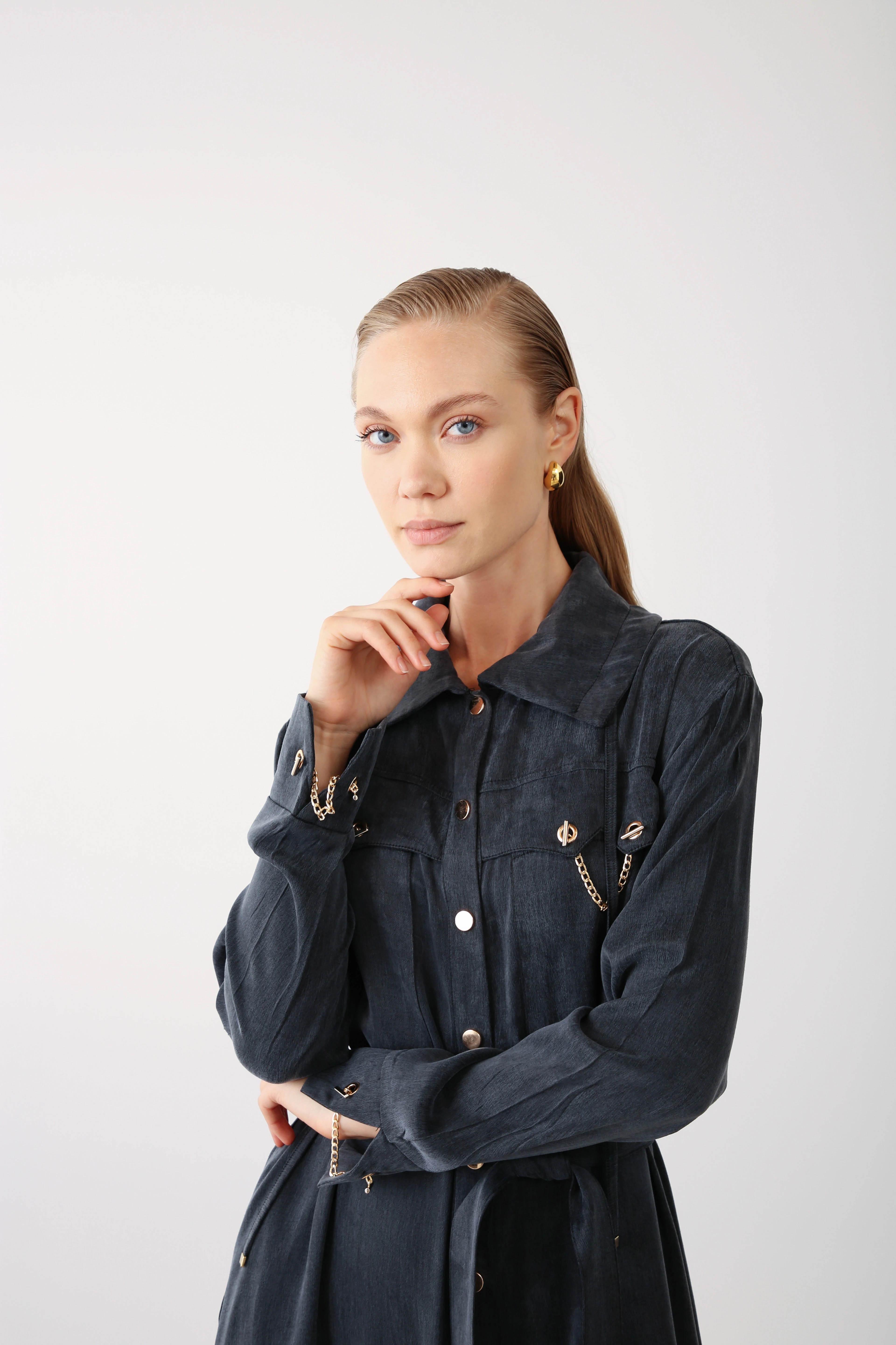 Zincir Detaylı Düğmeli Kuşaklı Elbise