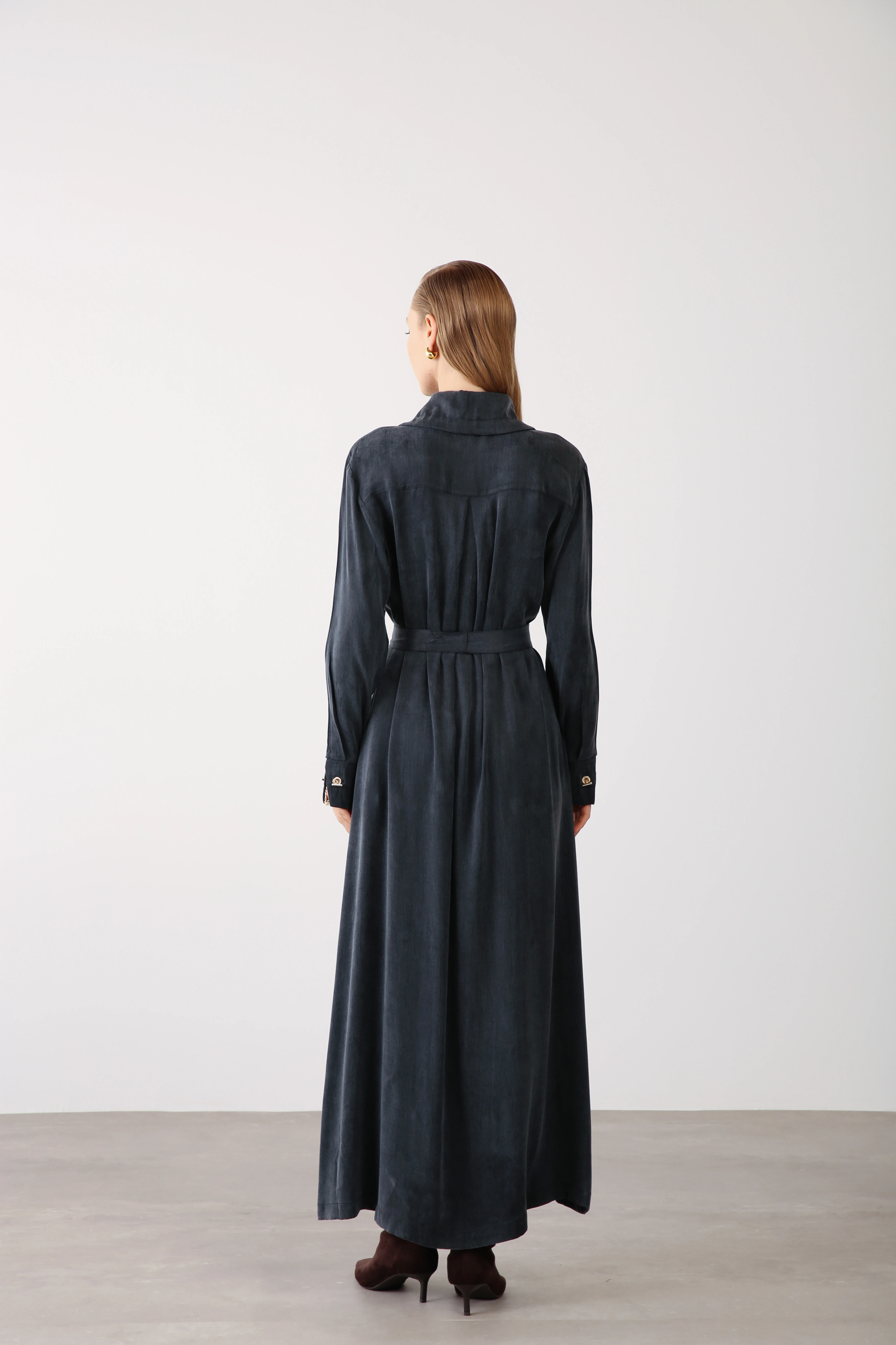 Zincir Detaylı Düğmeli Kuşaklı Elbise