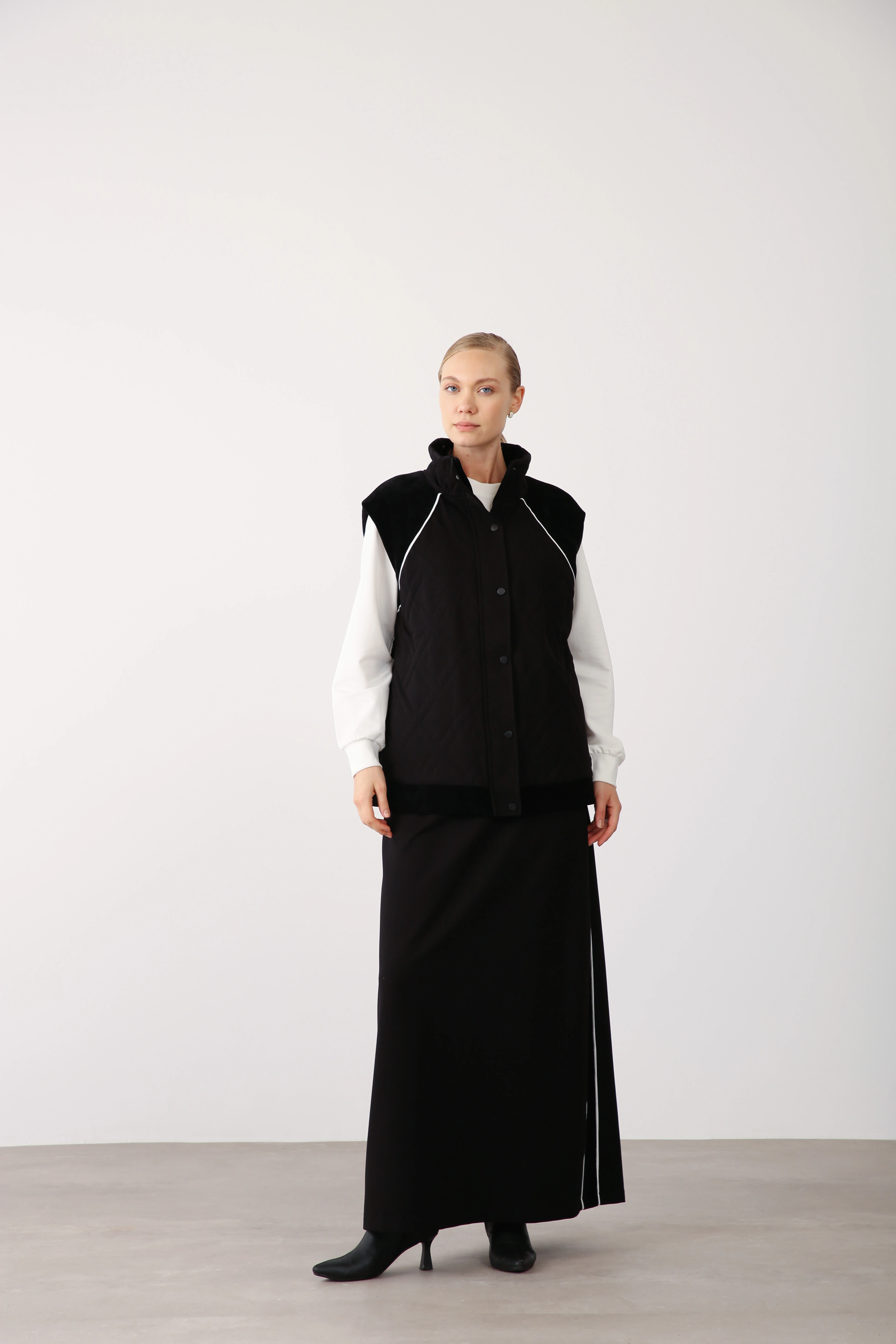 Kapitone Detaylı Aplikeli Üçlü Takım - Siyah