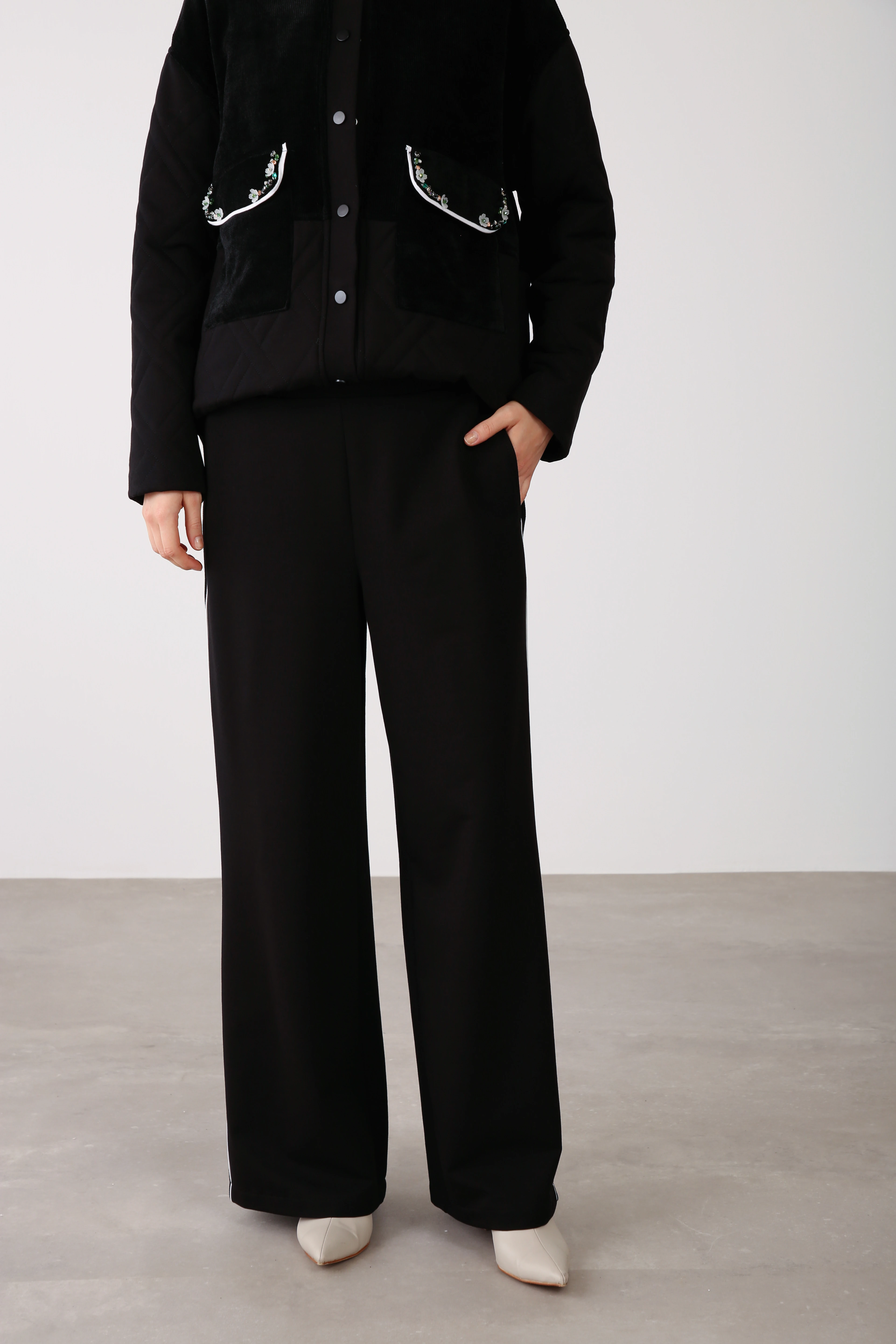 Kapitone Fitilli Cep İşlemeli Kapüşonlu Ceket  Pantolon İkili Takım