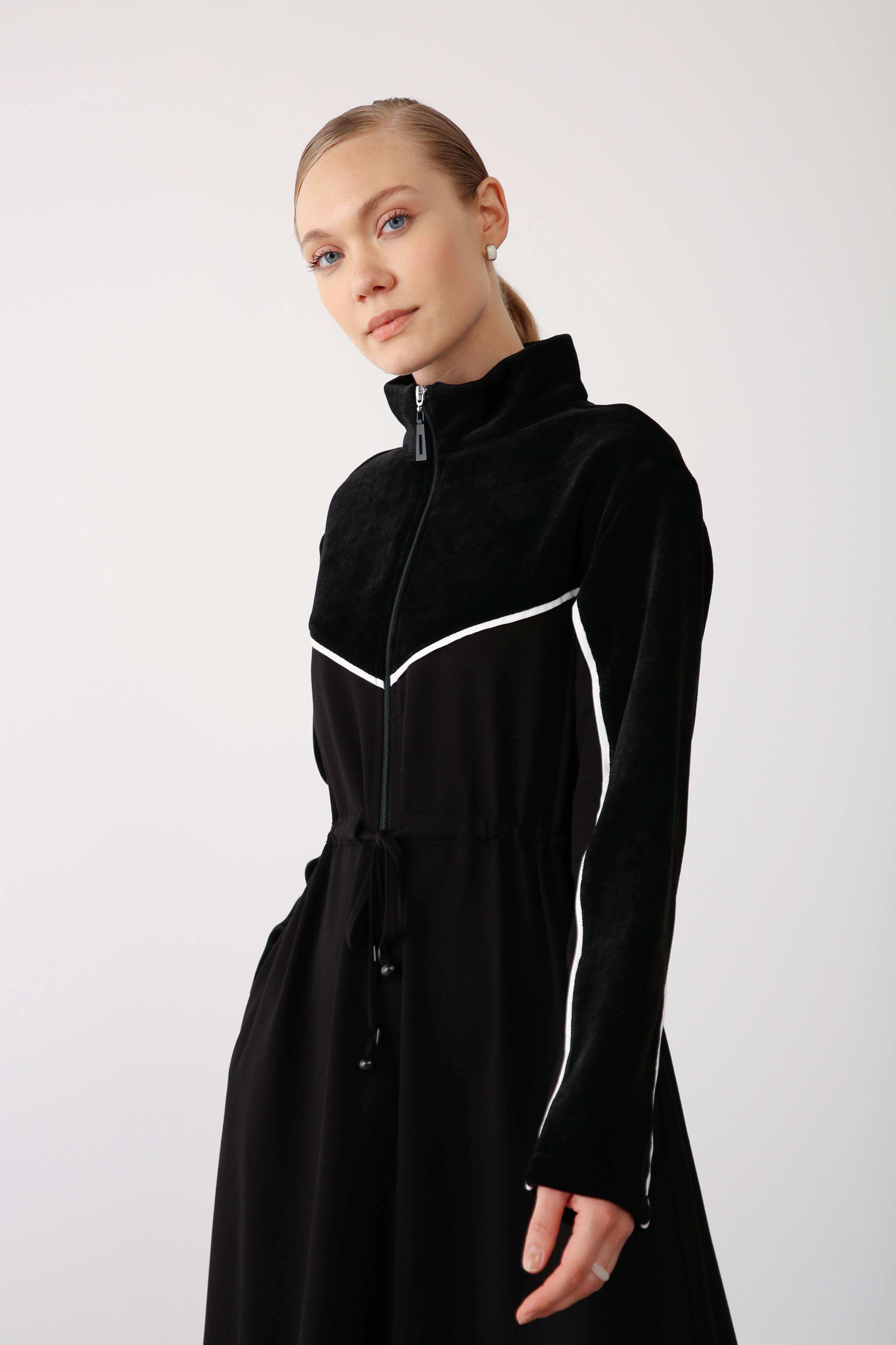 Kadife Detaylı Fermuarlı Spor Elbise