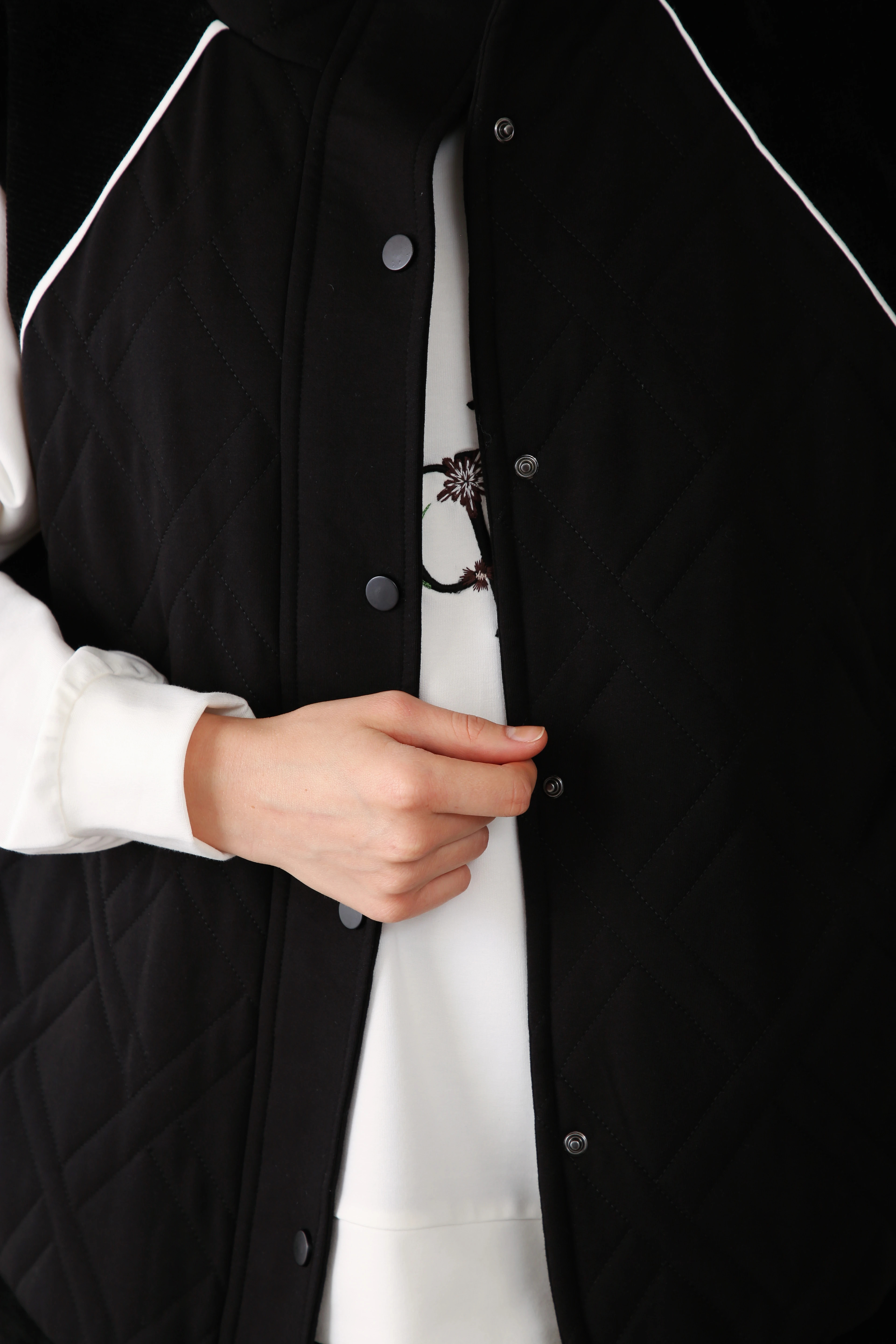 Kapitone Detaylı Aplikeli Üçlü Takım