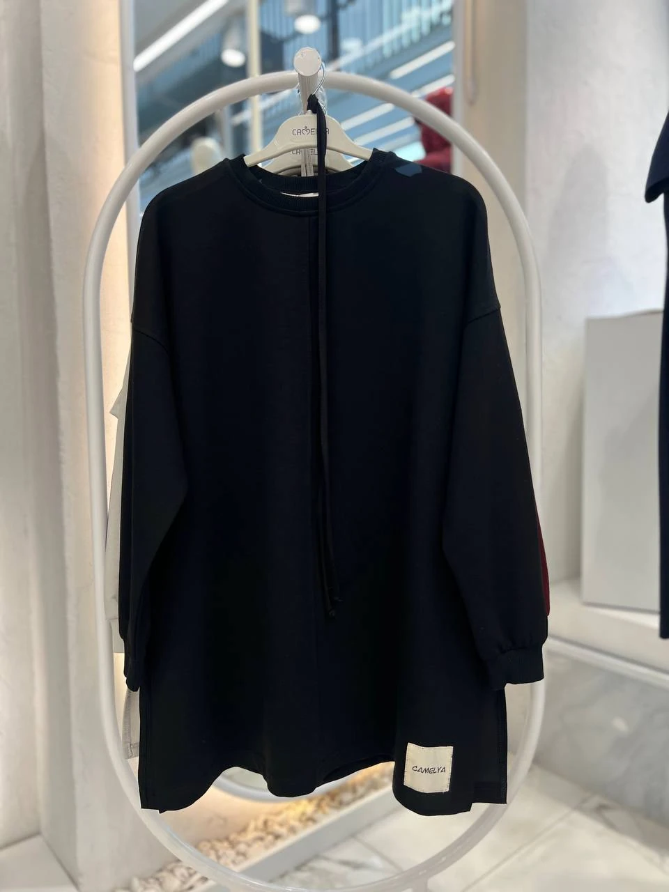 Akıcı Formlu Modern Kesim Yan Detaylı Uzun Tunik