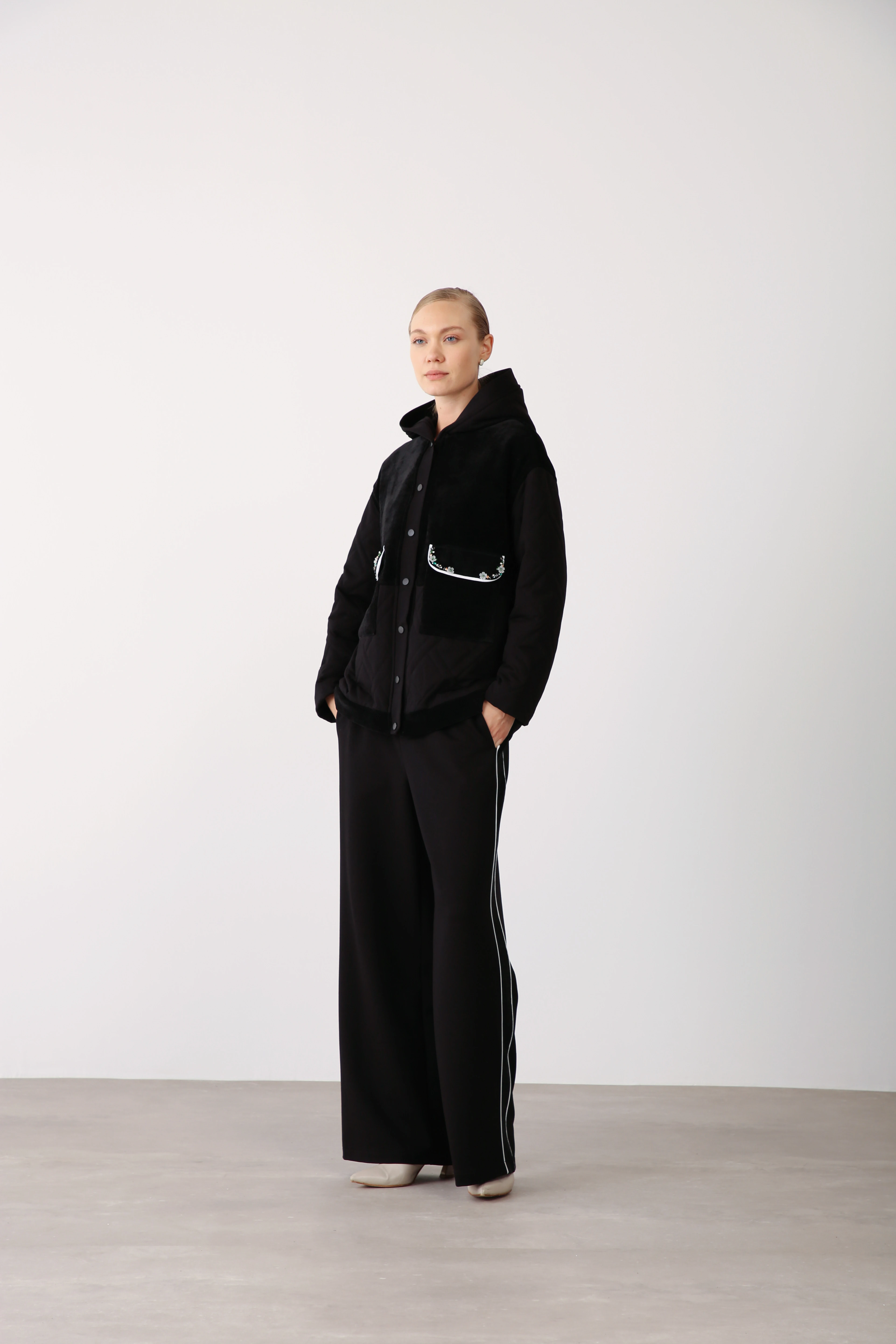 Kapitone Fitilli Cep İşlemeli Kapüşonlu Ceket  Pantolon İkili Takım