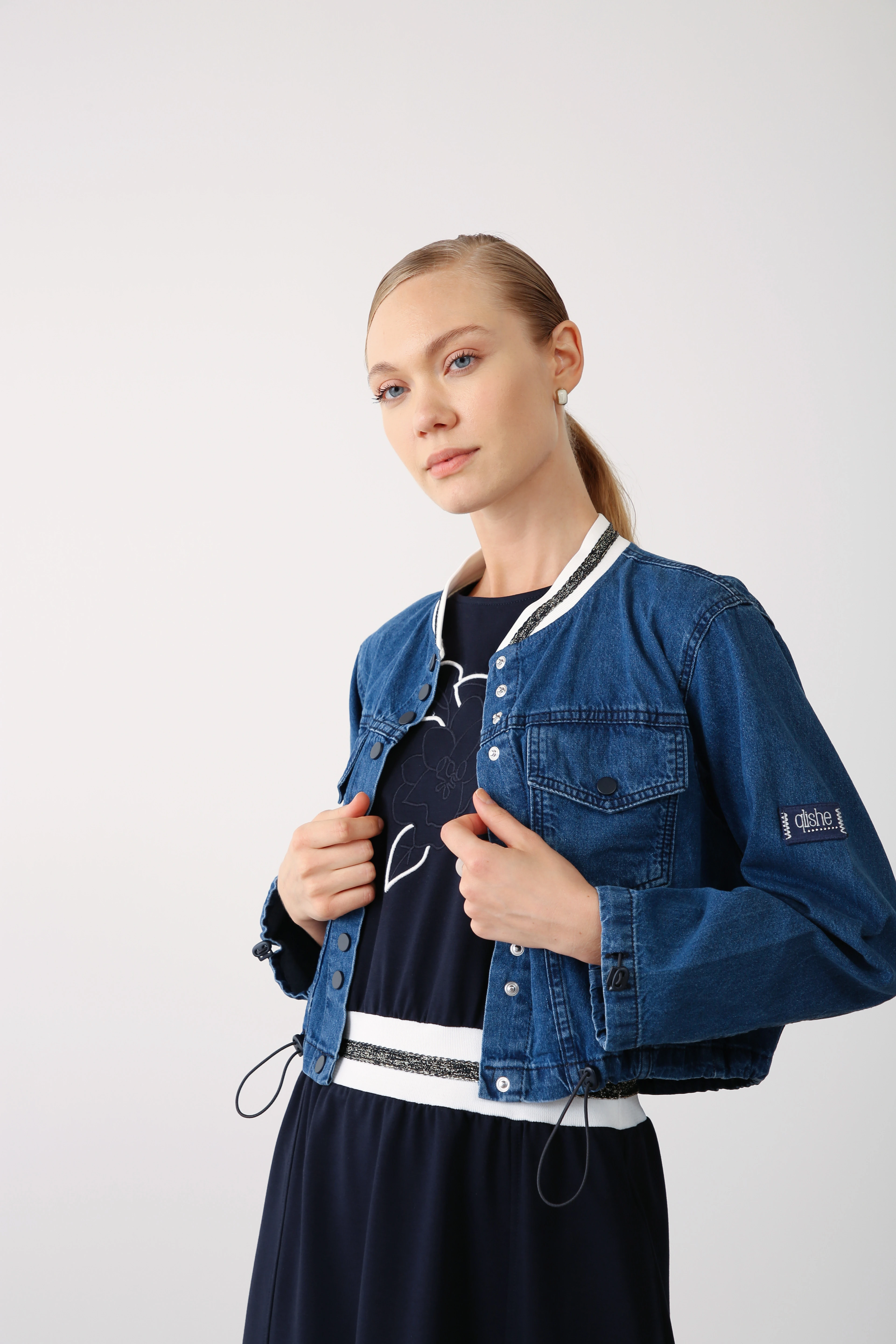 Tok Kumaş Çiçek İşlemeli Kot Ceketli Elbise