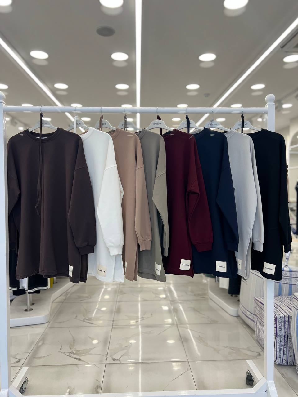 Akıcı Formlu Modern Kesim Yan Detaylı Uzun Tunik