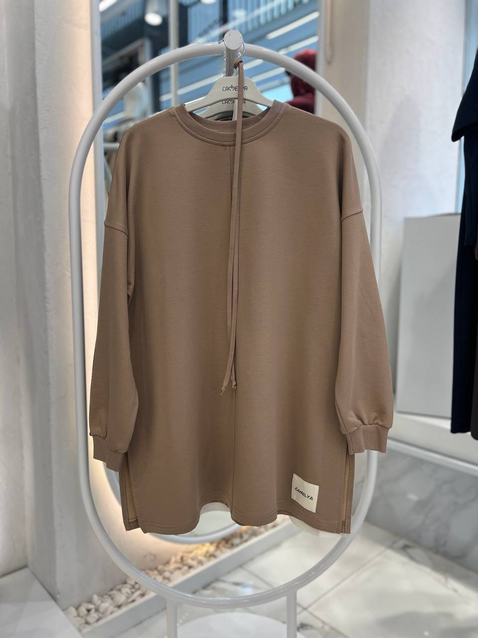 Akıcı Formlu Modern Kesim Yan Detaylı Uzun Tunik - Vizon