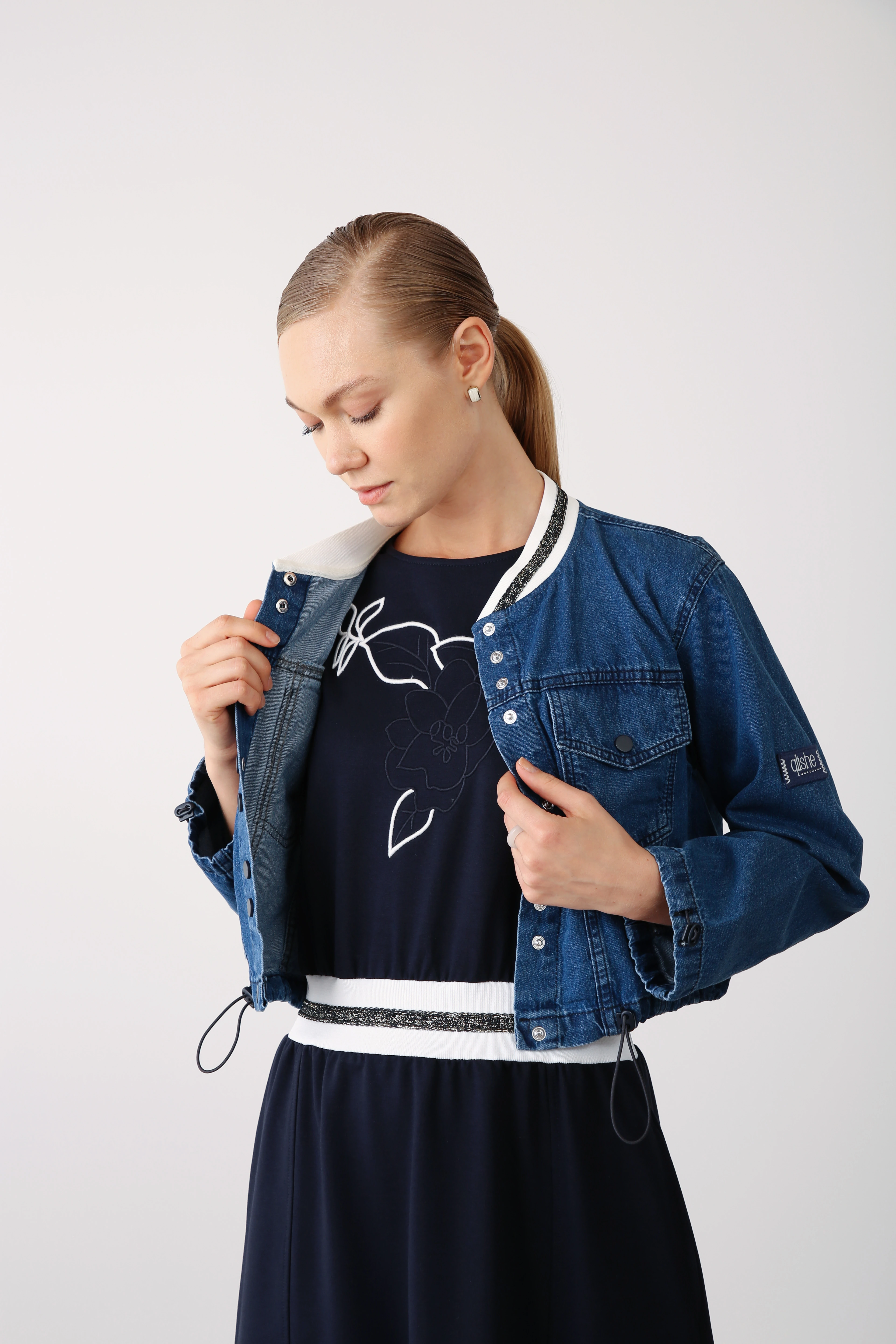 Tok Kumaş Çiçek İşlemeli Kot Ceketli Elbise