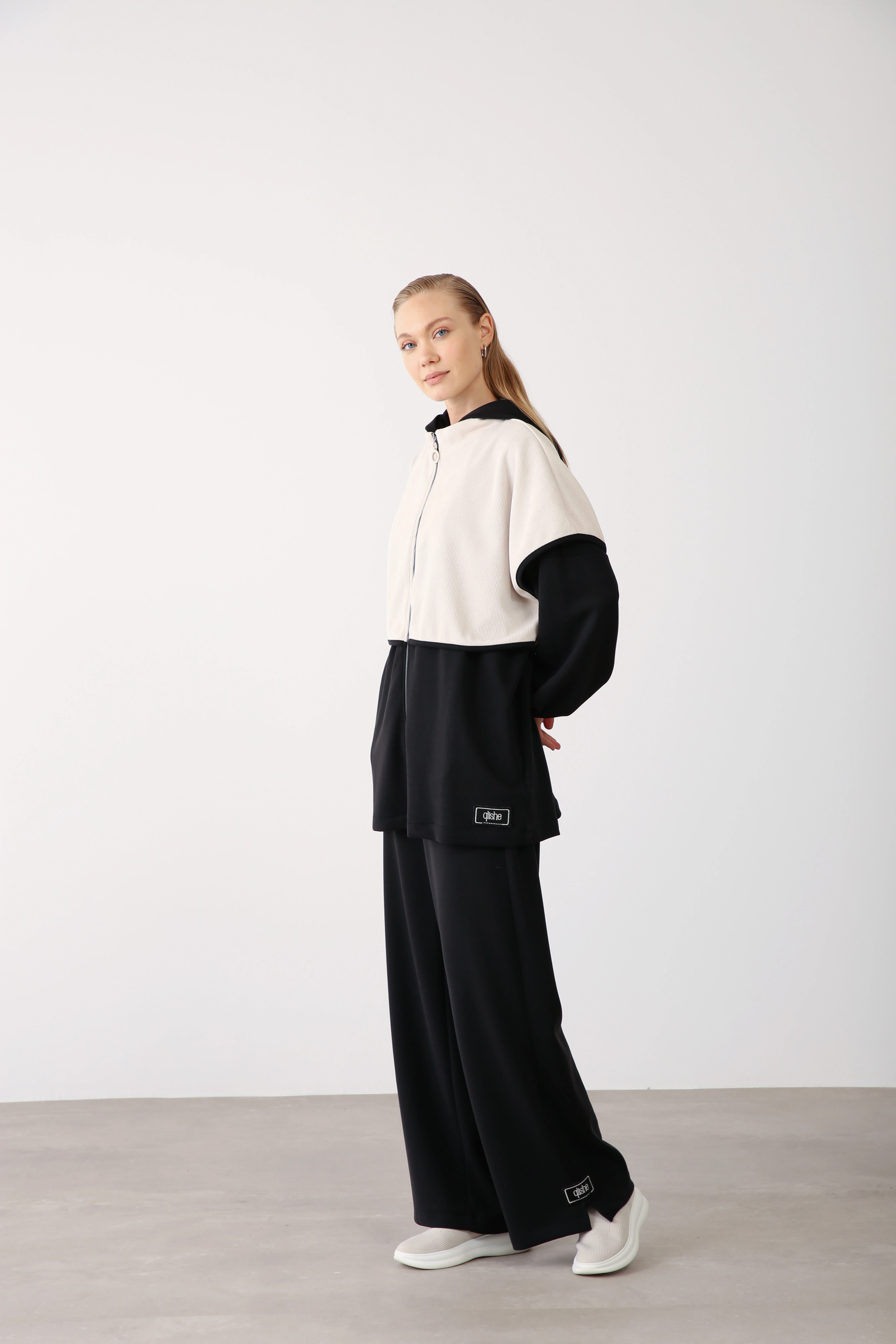 Kapüşonlu Ceket ve Geniş Paça Pantolon İkili Takım