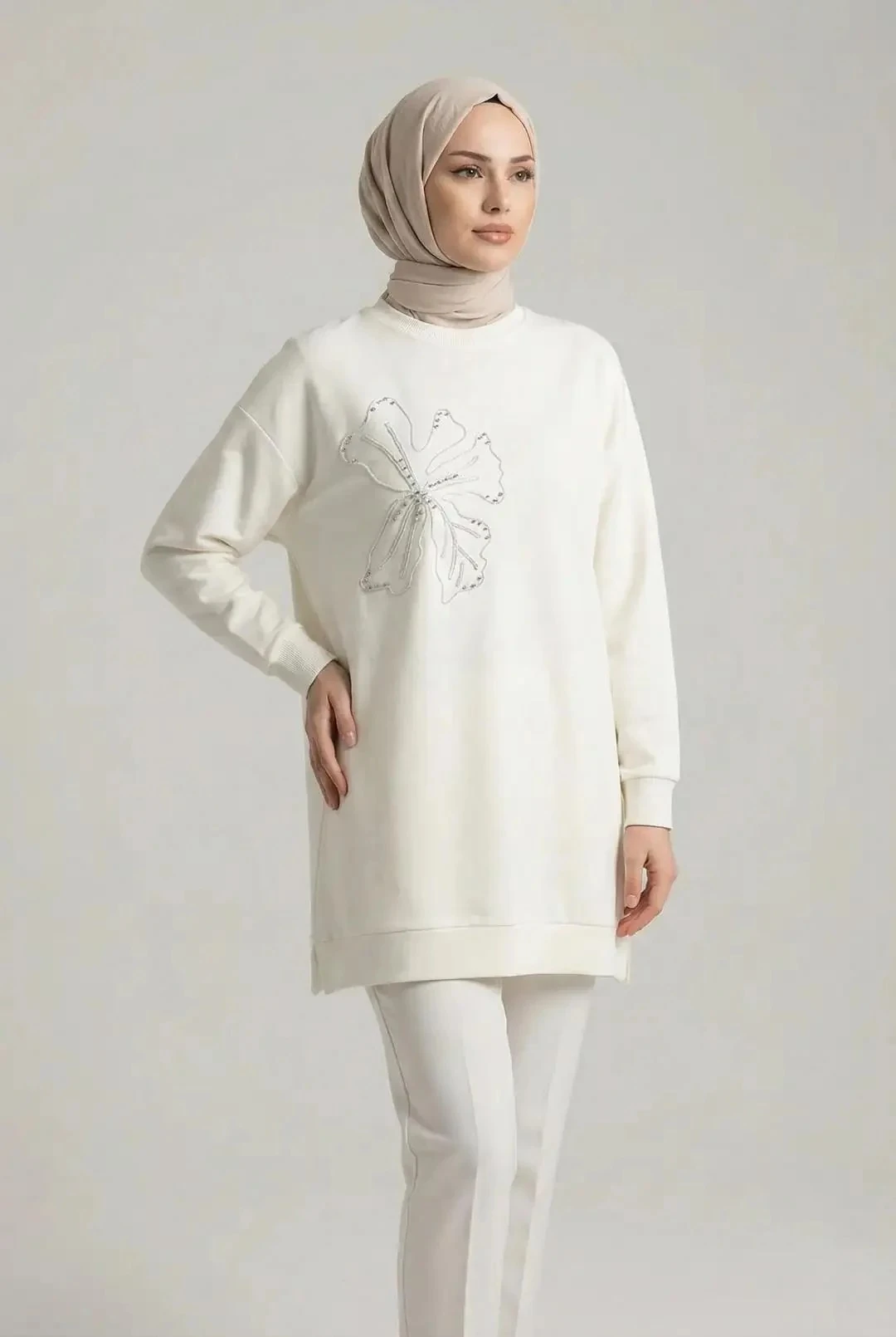 İşlemeli Çiçek Detaylı Rahat Kesim Tunik - Ekru
