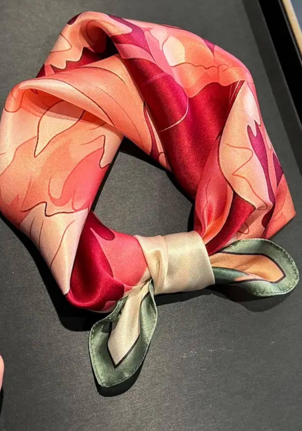 Pembe Çiçekli Fular