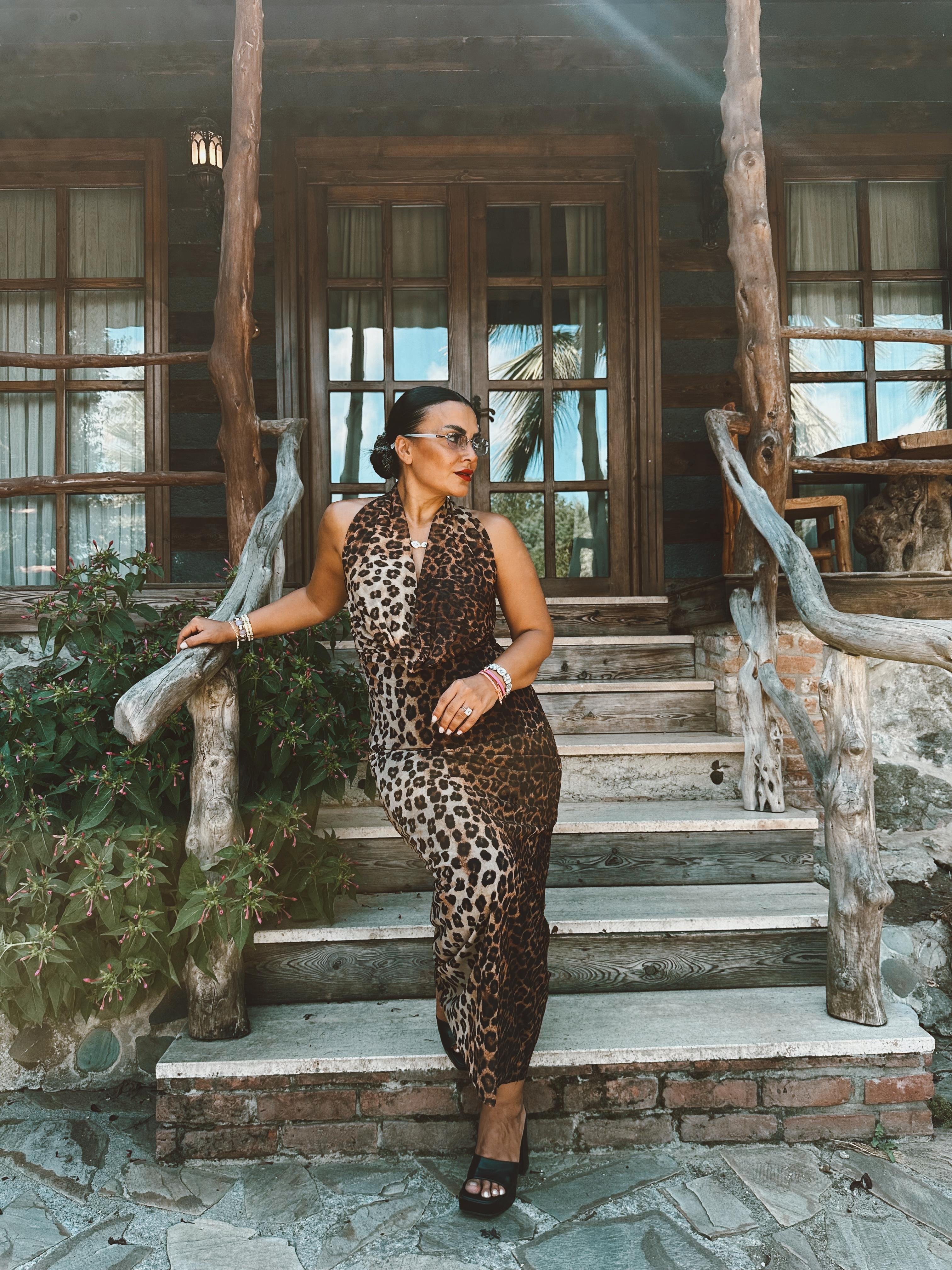 LEOPAR DEGAJE YAKA ELBİSE