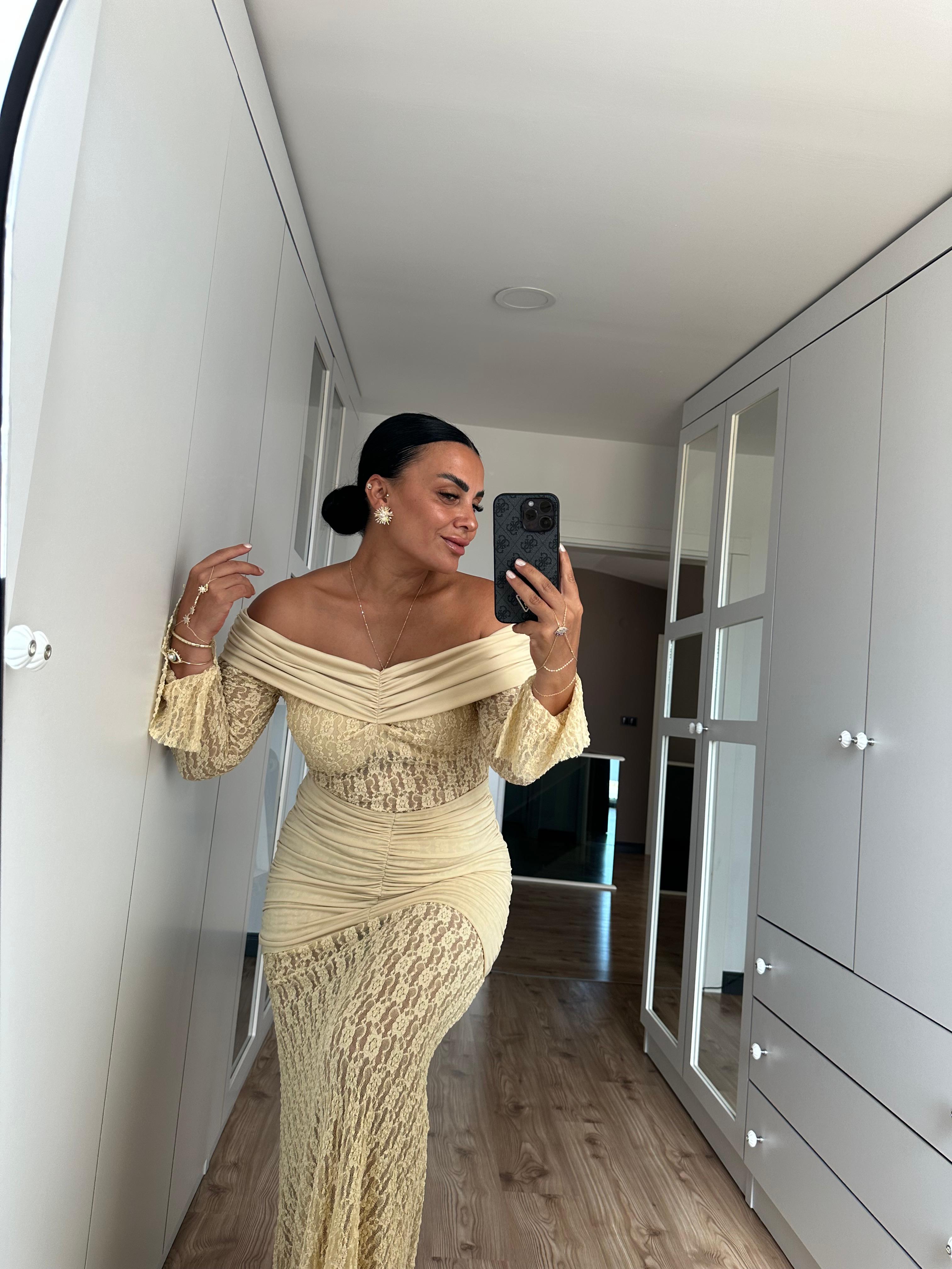 PUDRA SARI DANTEL YAKA MADONNA ELBİSE 