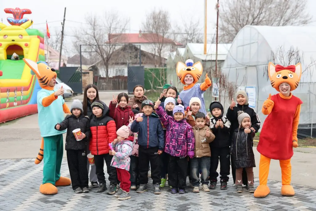 Kırgızistan’da Yetimhane ve Aile Ziyaretleri