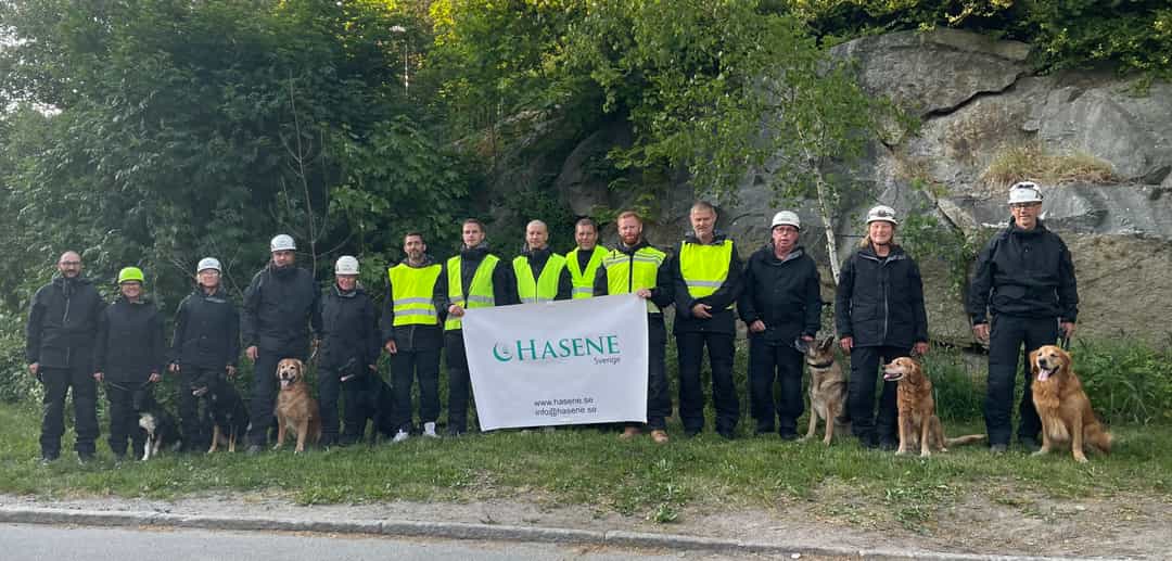 100 lerce ülkede operasyon yapabilecek ve 7 adet arama-kurtarma köpeğinin, 6 iftayecinin, 1 operasyon amirinin ve 6 arama-kurtarma uzmanının bulundu bir ekip oluşturdu.