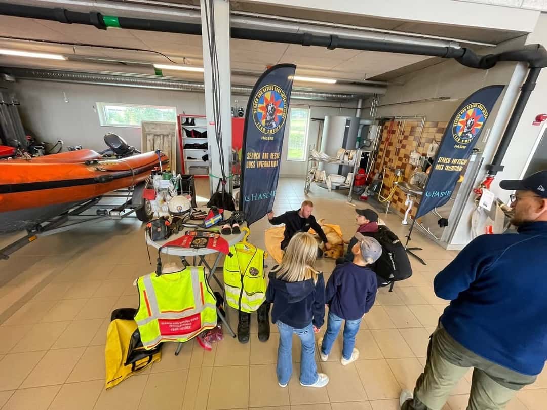 Många nyfikna i beredskapsveckan anordnat av Attunda Brandstation där vi fick möjligheten att ställa upp oss.
