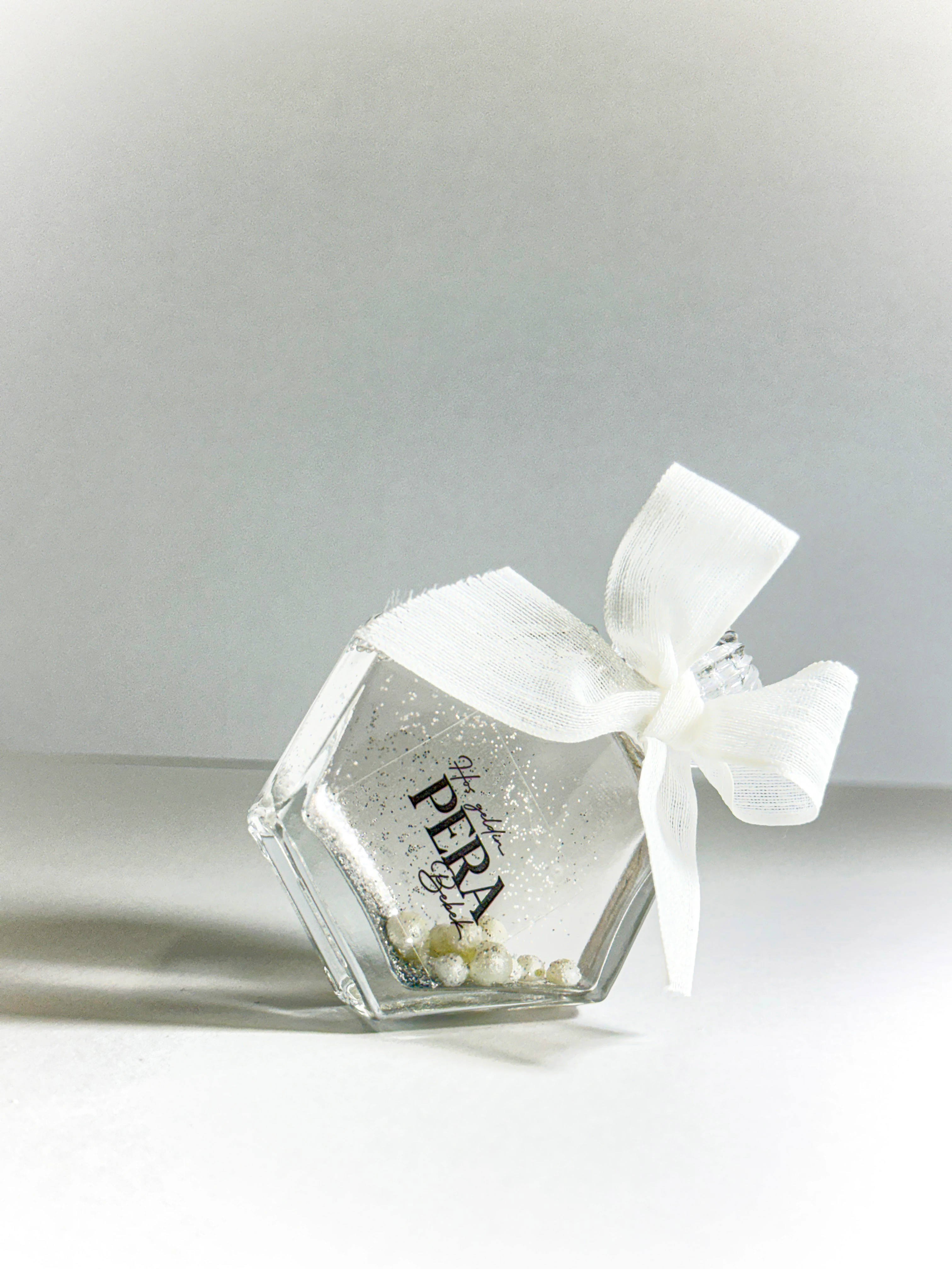 Altıgen Cam Şişede Dekoratif Kolonya - İnci ve Sim Süslemeli - 20 Adet - Nişan, Düğün Hediyelikleri