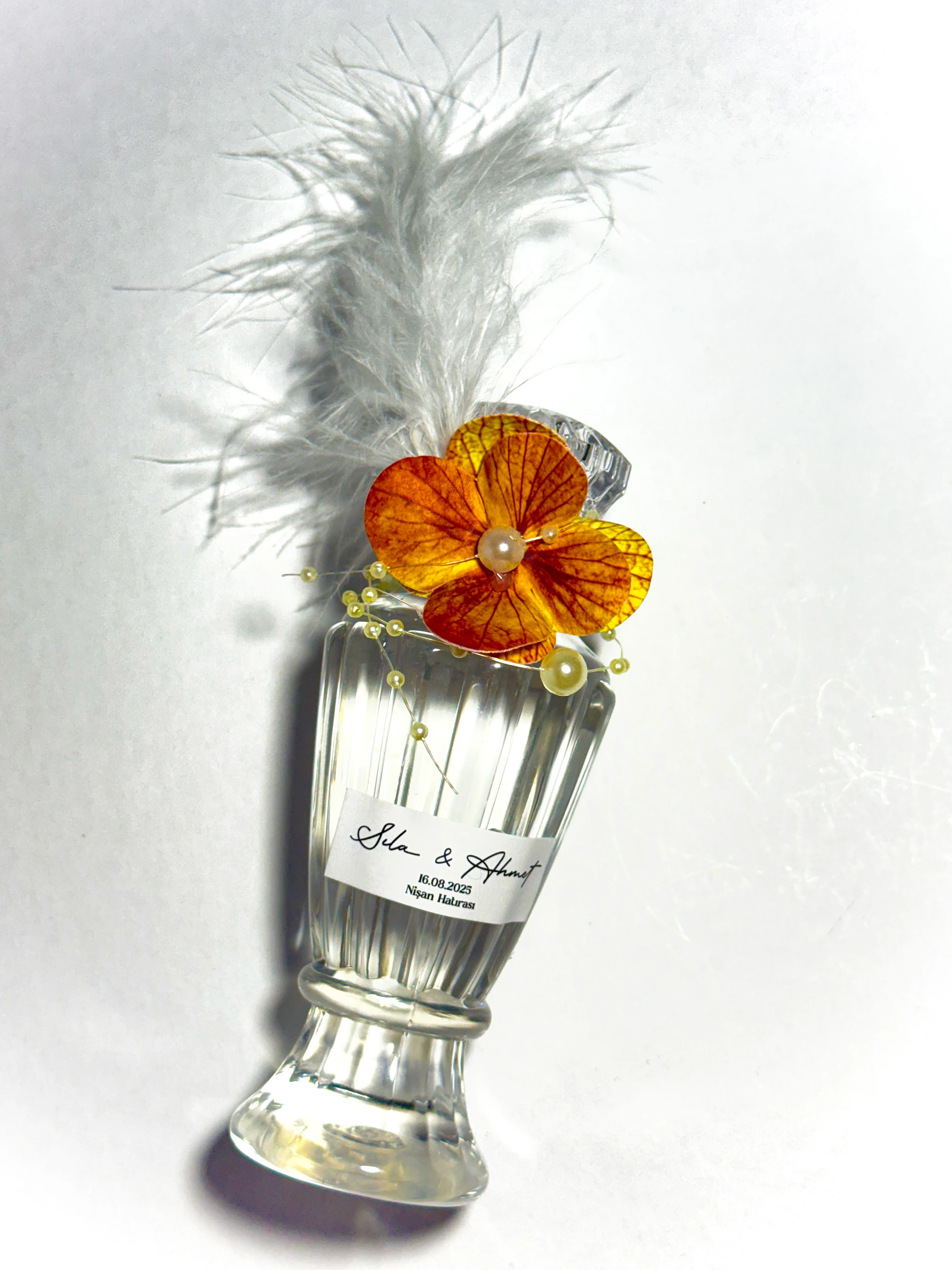 Büyük Plastik Şişede Dekoratif Kolonya - Çiçek ve Tüy Süslemeli - 20 Adet - Düğün Hediyelikleri