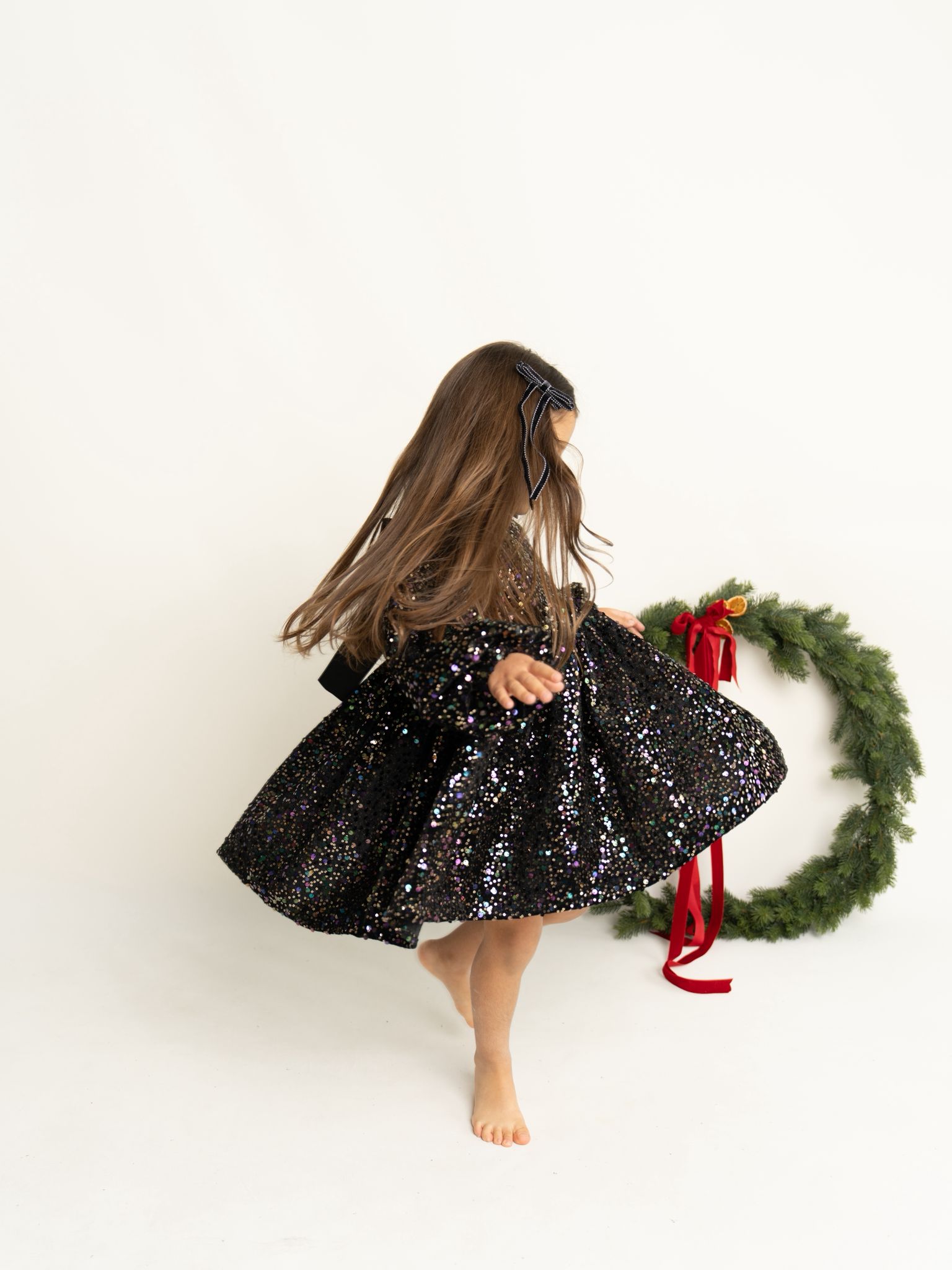 Siyah Pullu Fiyonk Detaylı Elbise