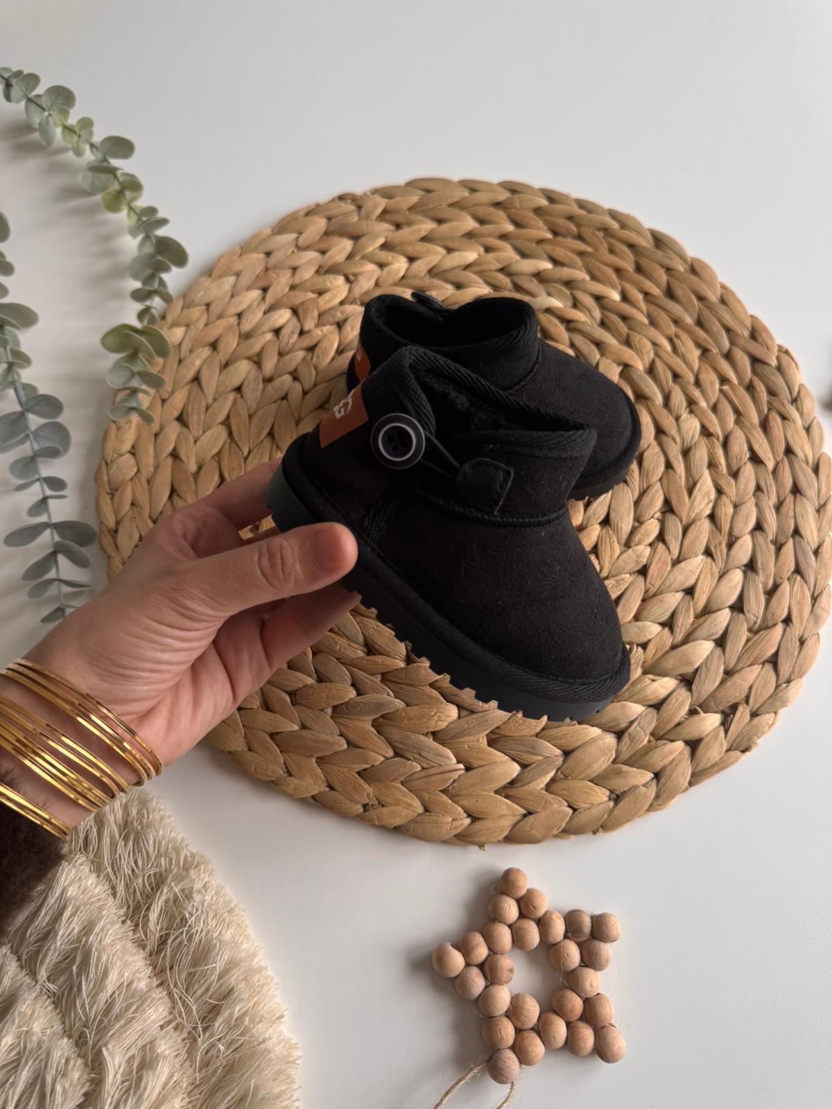 Siyah Düğme Detaylı Ayakkabı