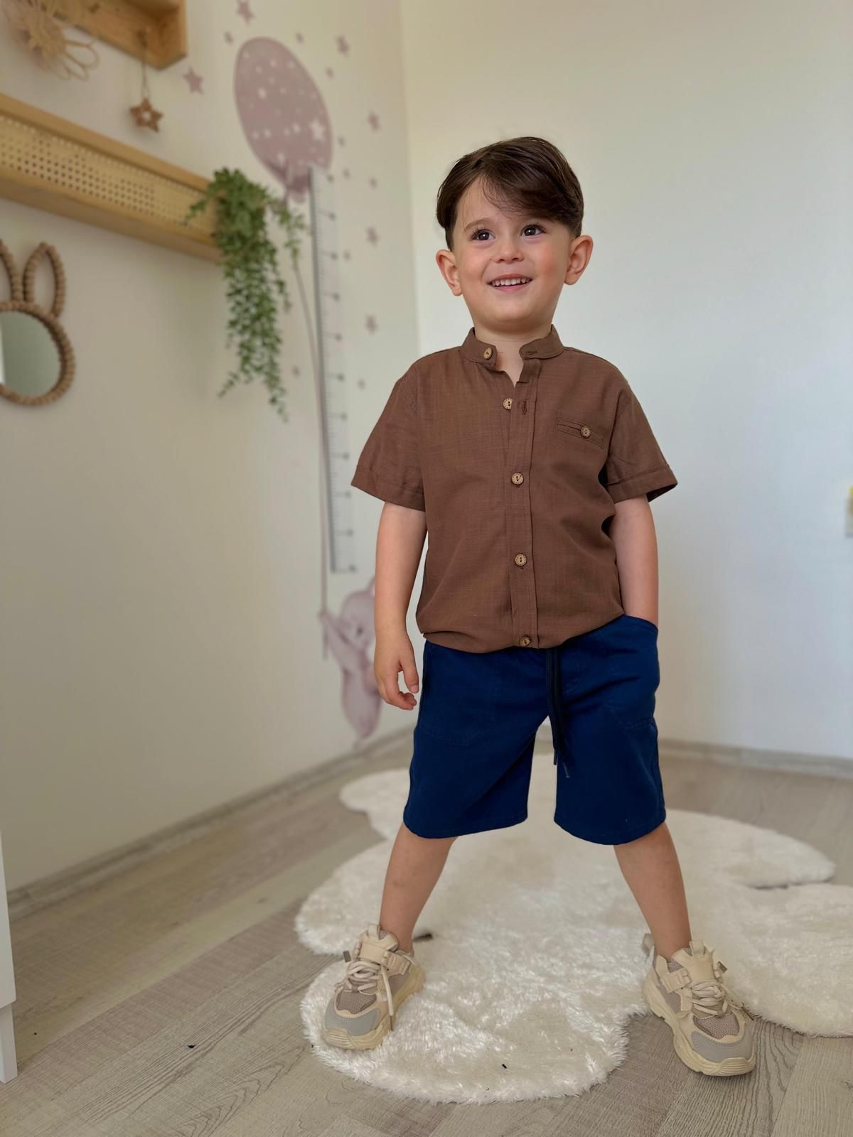 Kahverengi Gömlekli Takım