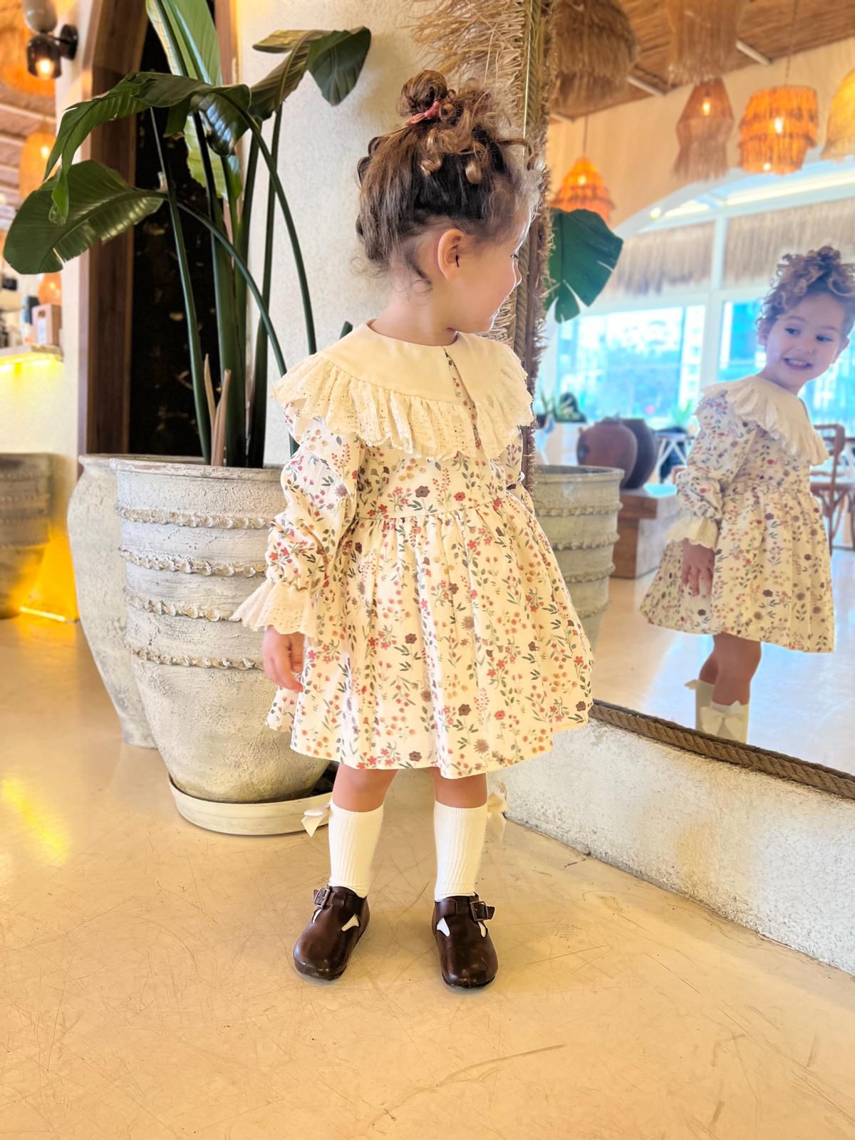 Çiçek Detaylı Prenses Elbise