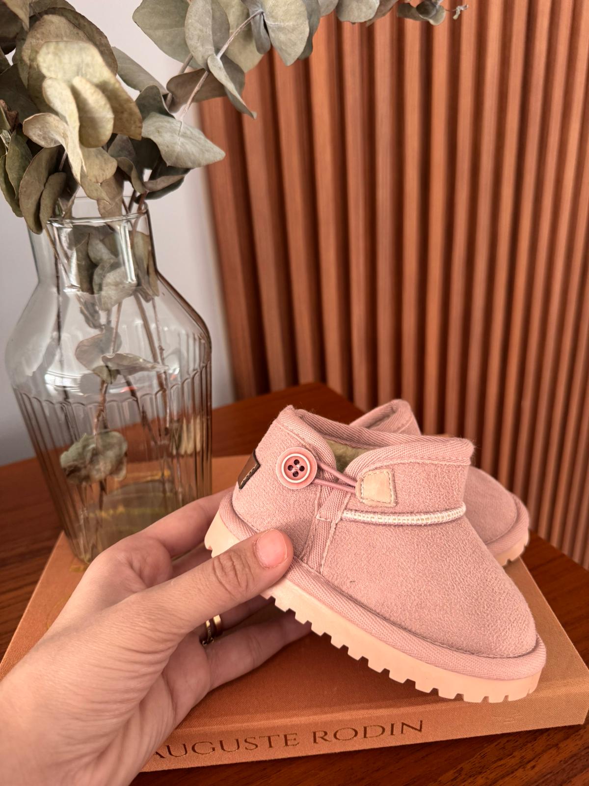 Pembe Düğme Detaylı Ayakkabı