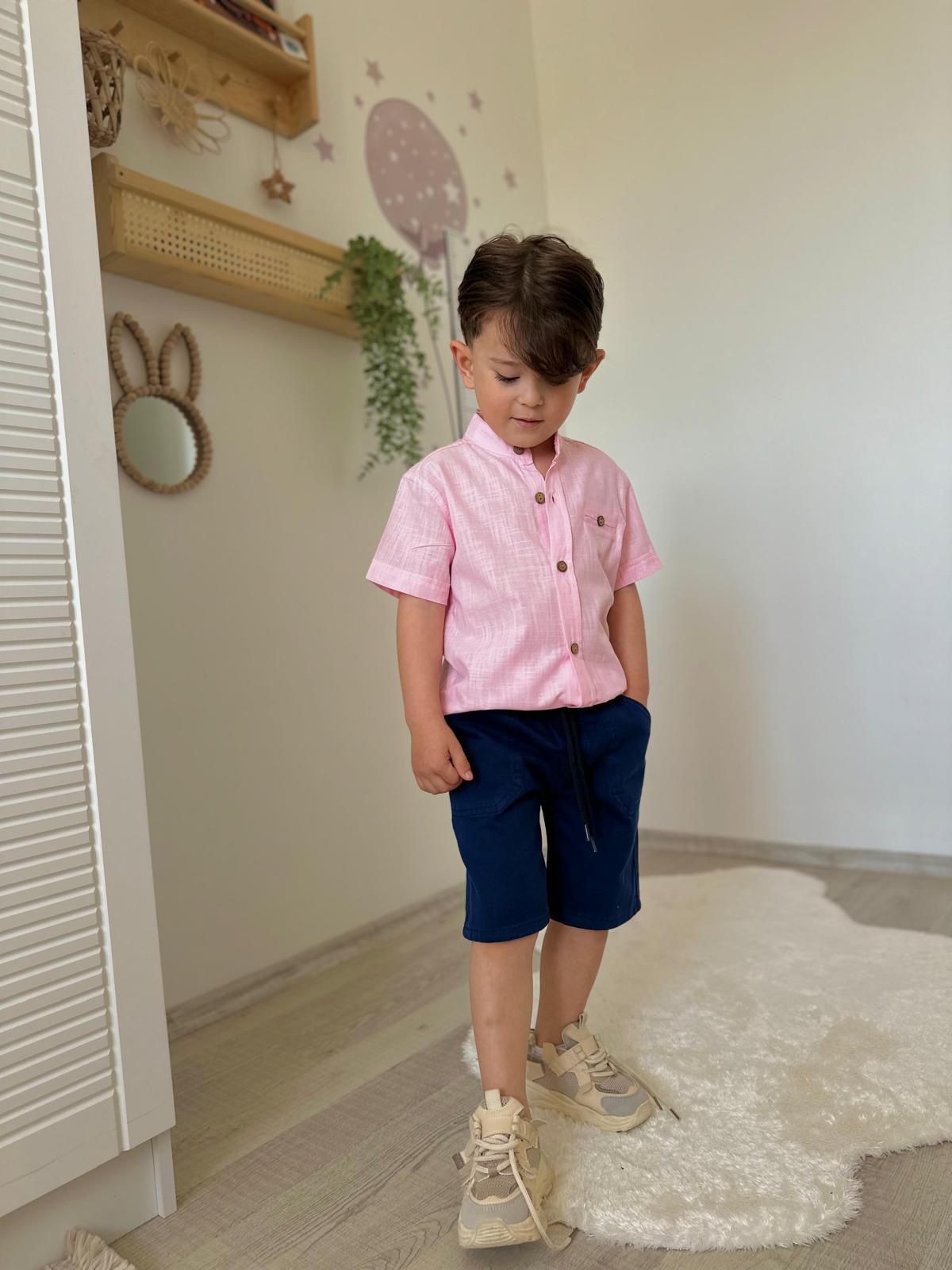 Pembe Gömlekli Takım
