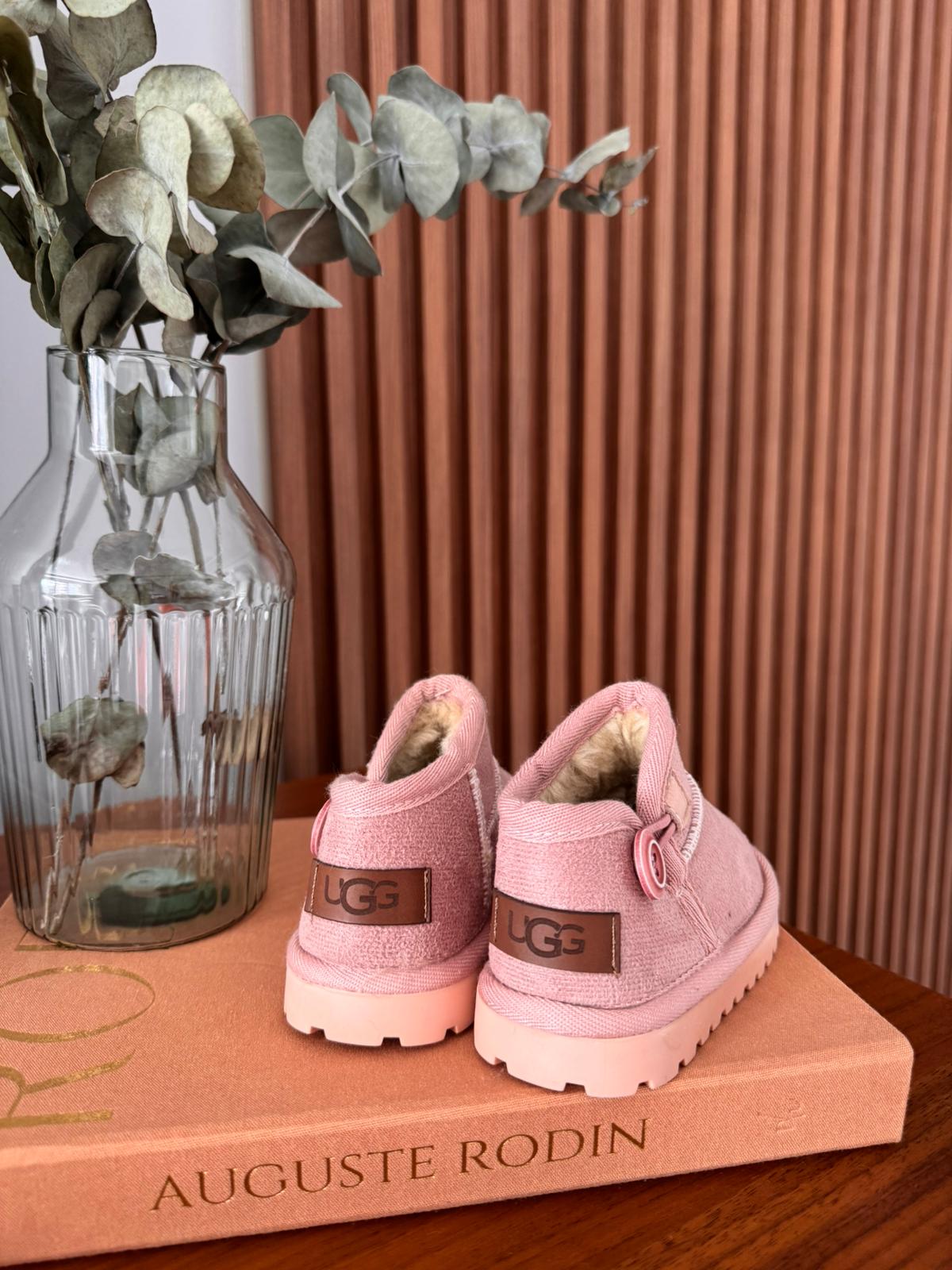 Pembe Düğme Detaylı Ayakkabı