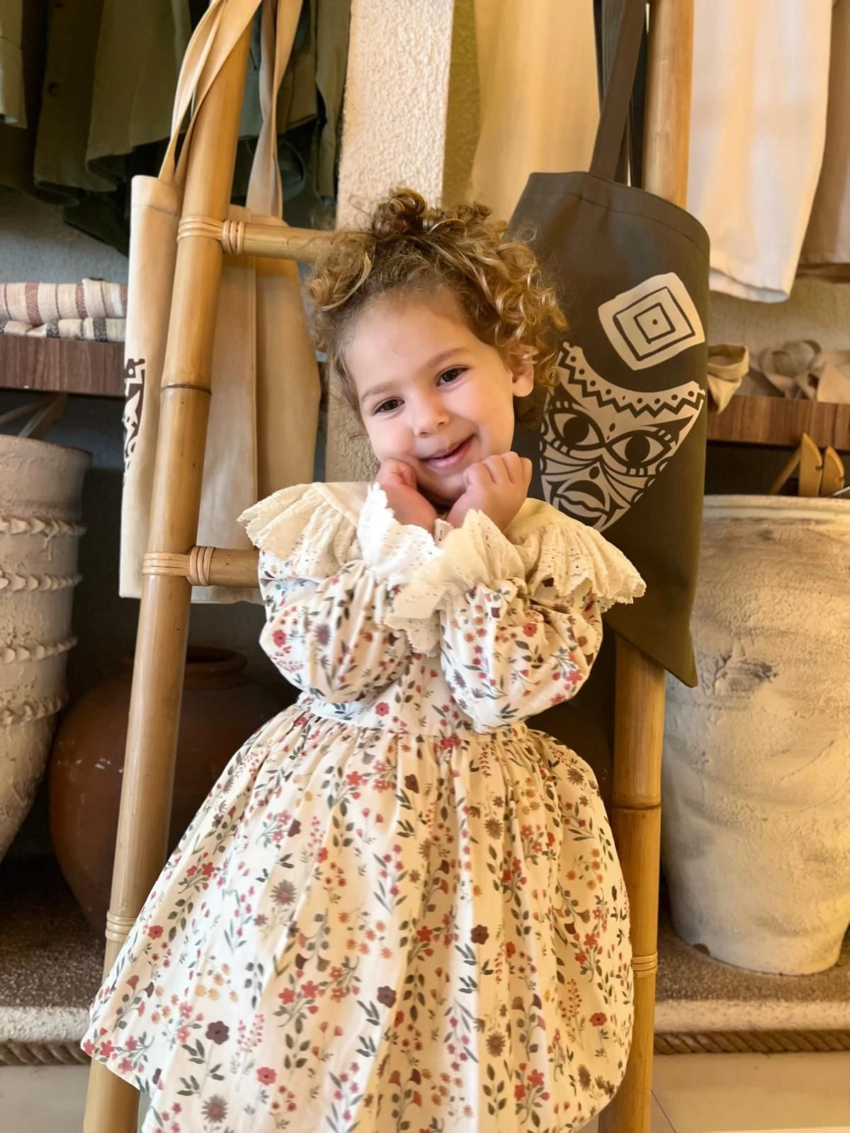 Çiçek Detaylı Prenses Elbise