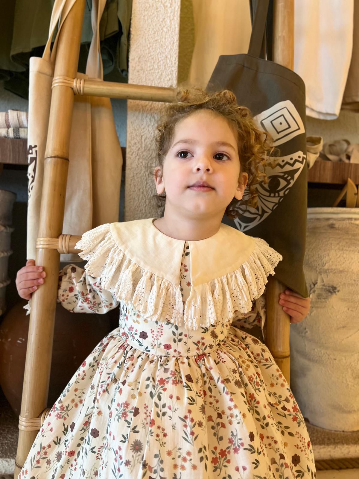 Çiçek Detaylı Prenses Elbise