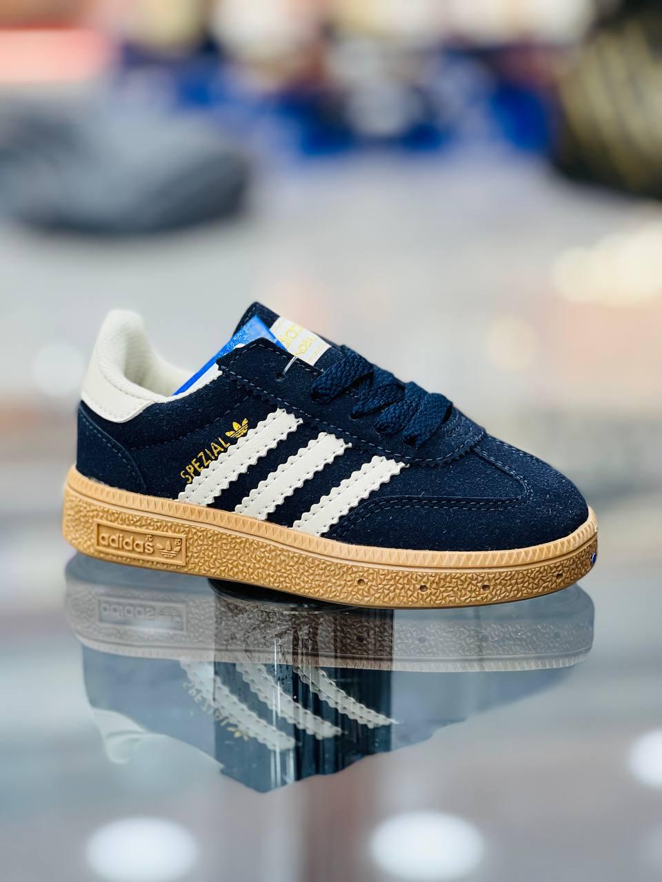 Beyaz Çizgili Spor Ayakkabı