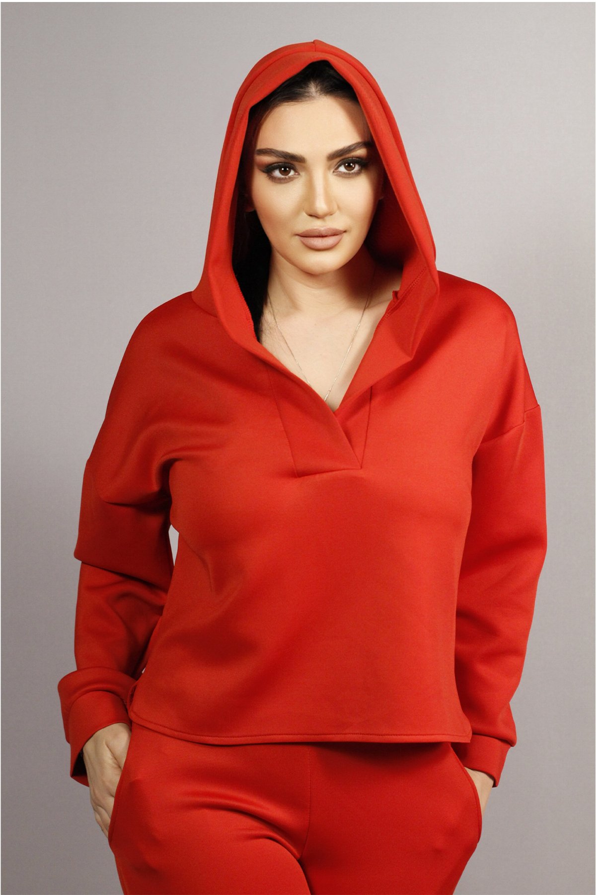 Kırmızı Kapüşonlu Sweatshirt