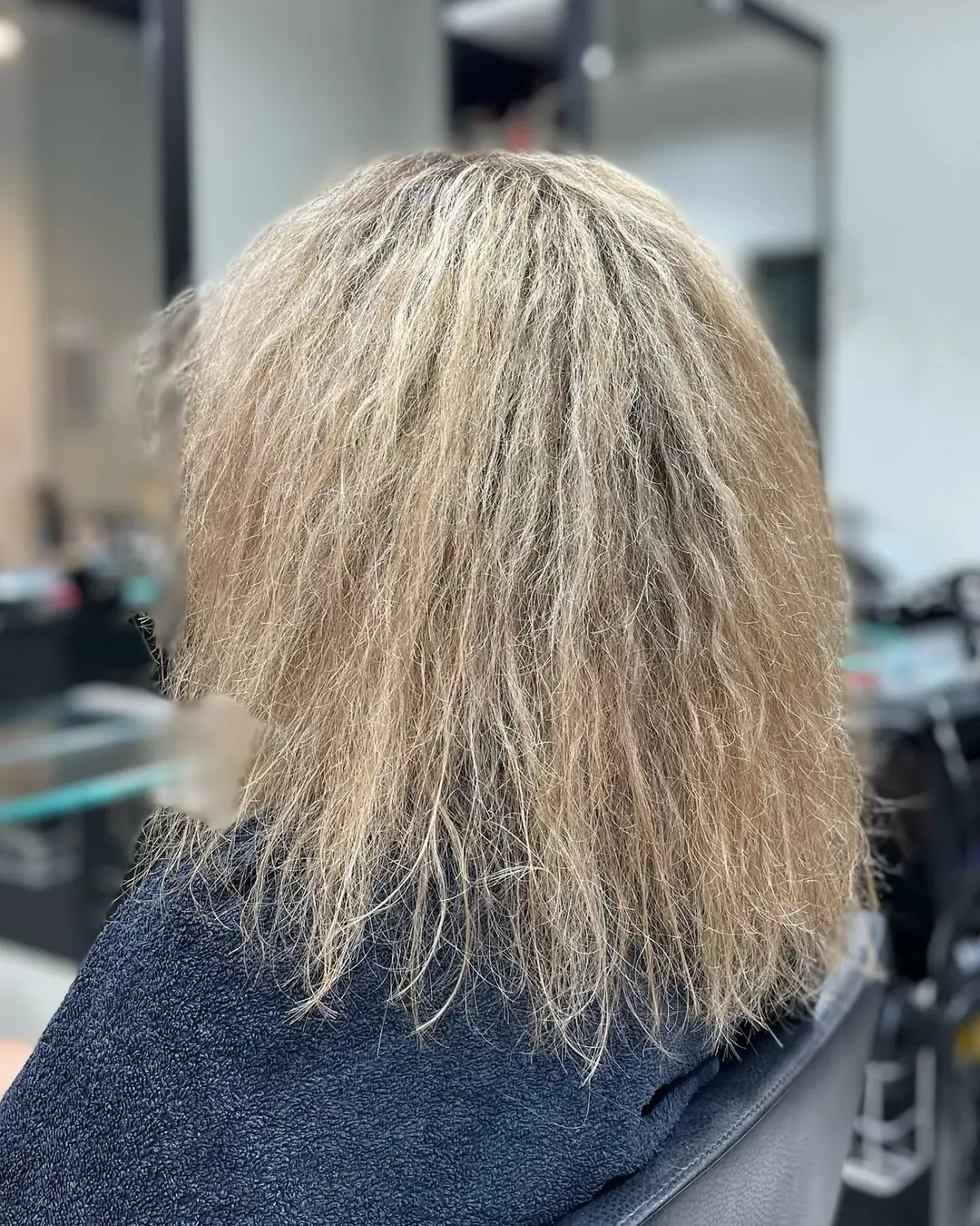 Kopan saç, Yanan saç görüntüsü, yanan saç nasıl olur, esneyen saç, hasarlı saç görüntüsü, uzayan saç, hamur saç, tiftik saç, sünger saç, lastik gibi uzayan saç, saç esnemesi, yanmış saç görüntüsü,&nbsp;