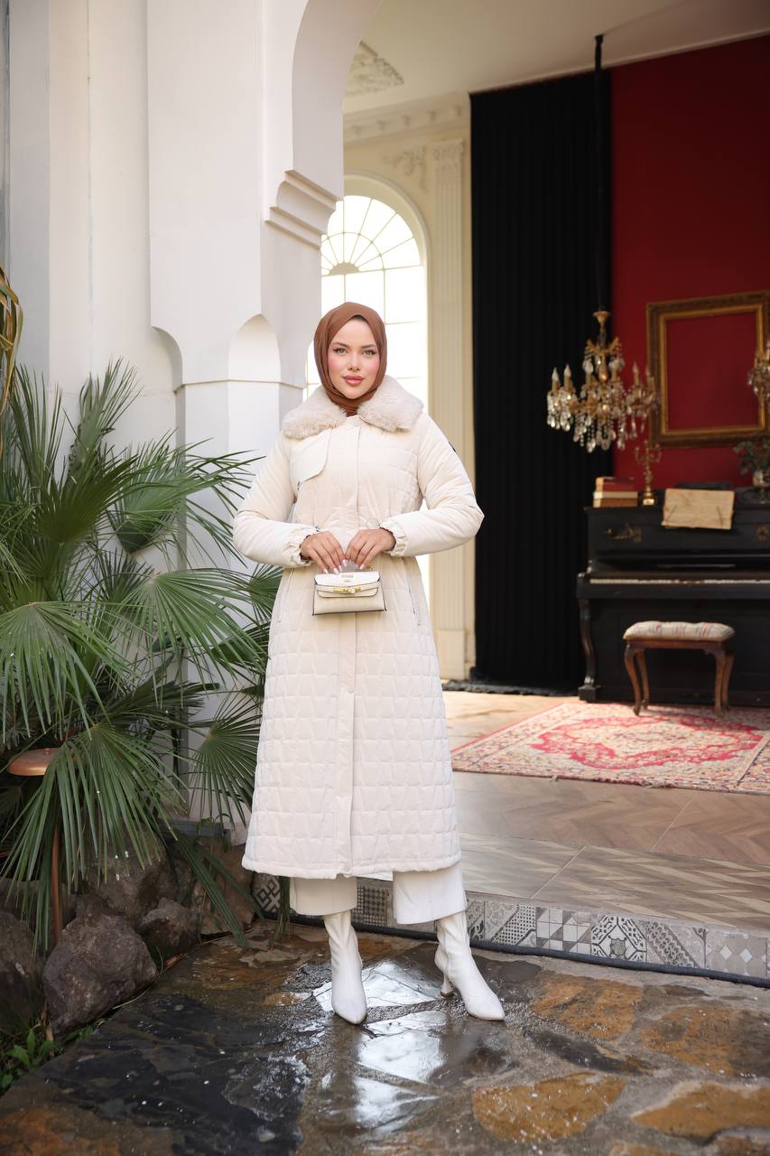 Beyaz Kürk Yakalı Kapitone