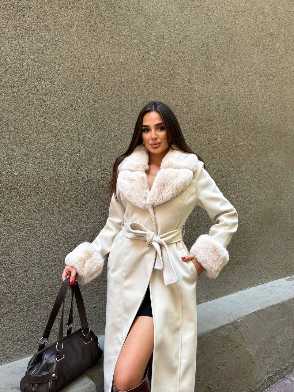 Beyaz Kürklü Kaşe Kaban Astarlı